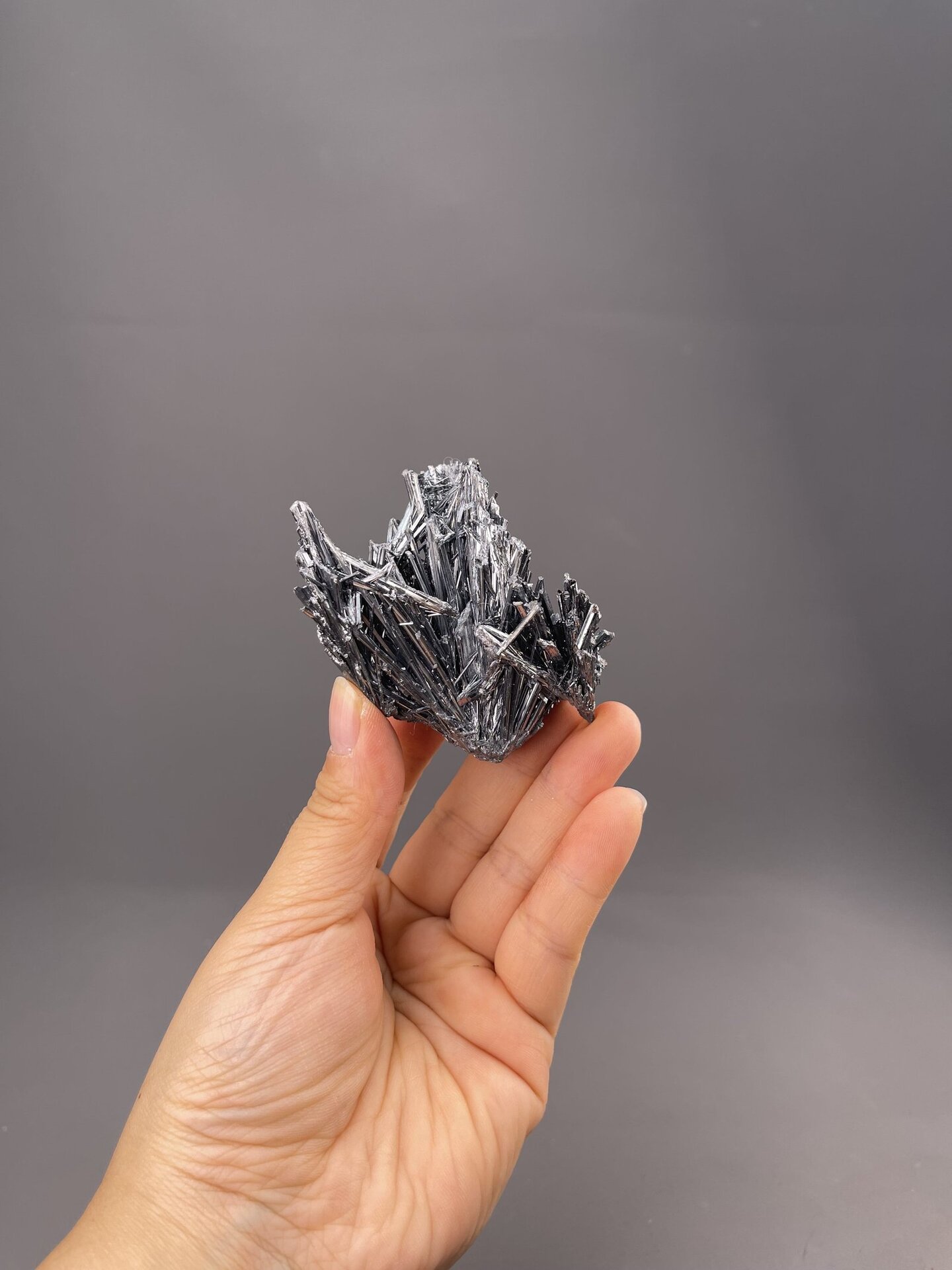 Gray acicular stibnite in radiating formation, Lengshuijiang Mine, Hunan
