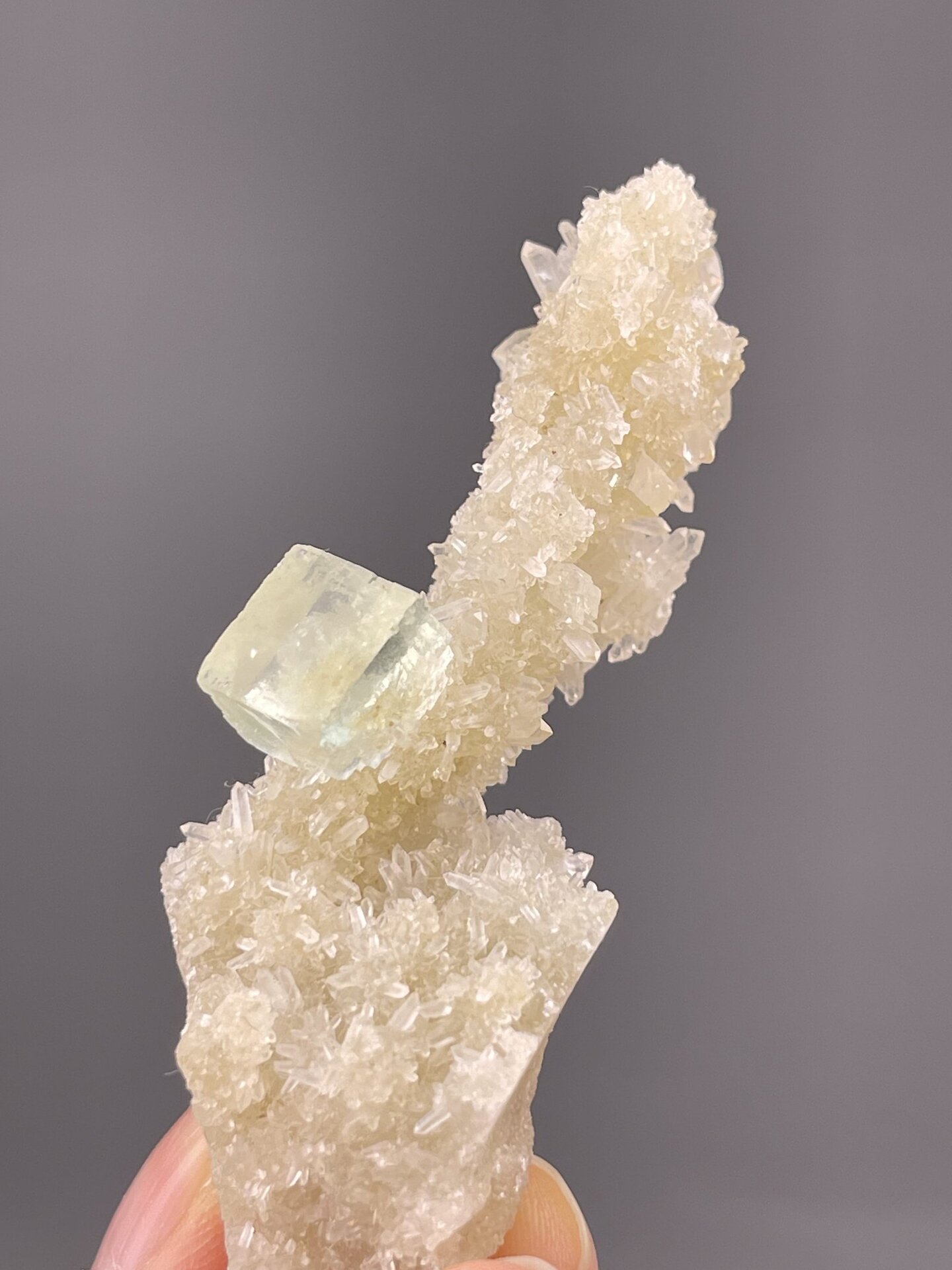 Gray columnar stibnite crystal from Lengshuijiang Mine, Hunan, China
