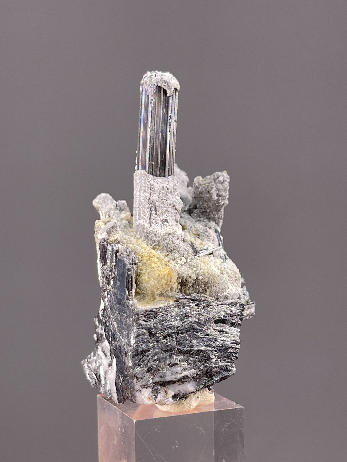 Side view of stibnite showing full columnar length