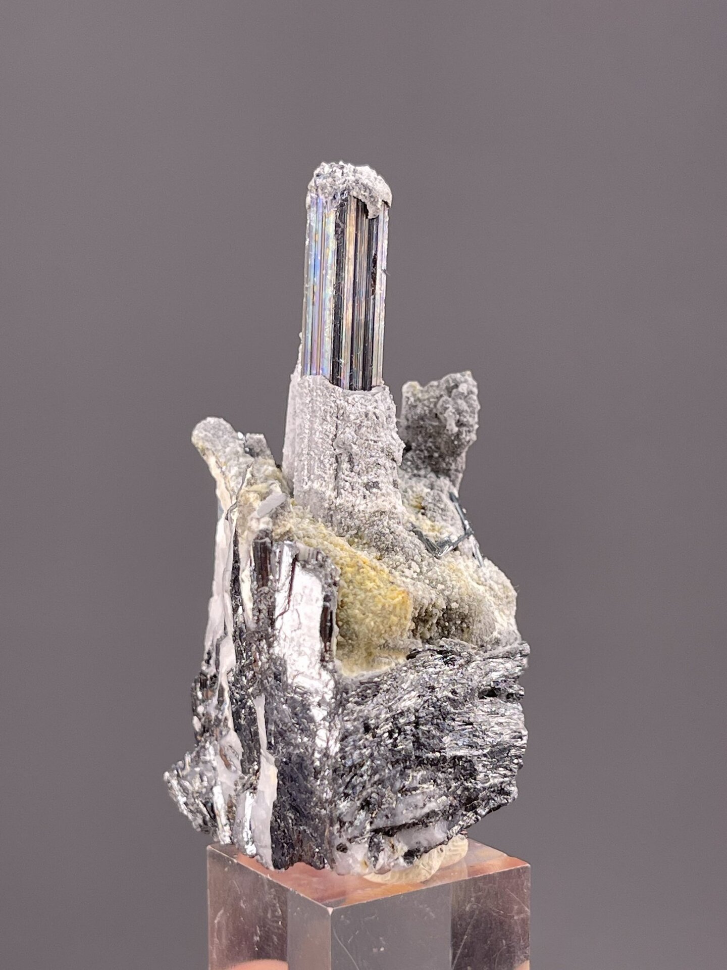 Sb₂S₃ orthorhombic stibnite, Mohs 2, Lengshuijiang Mine Hunan