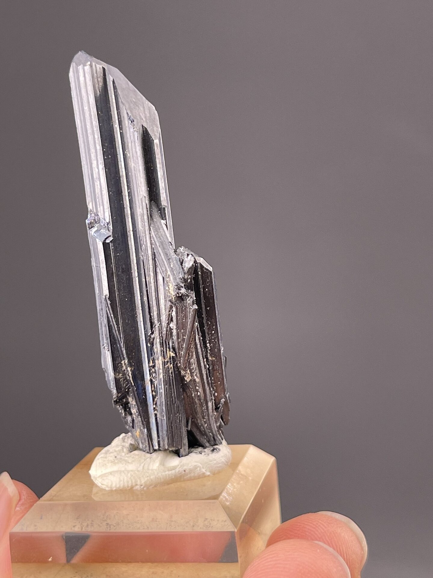Top view of stibnite showing prismatic cross-section geometry