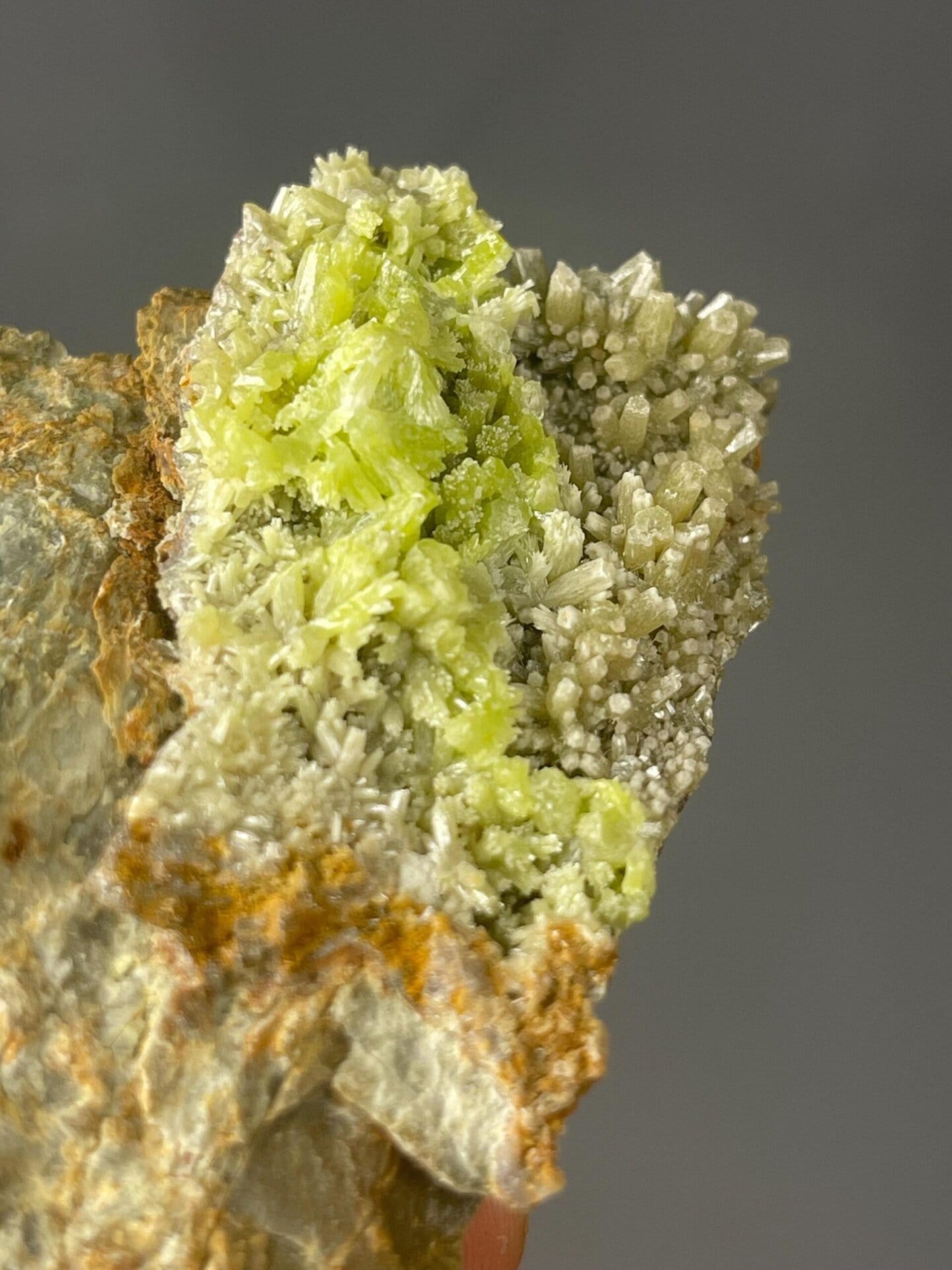 Scale reference of green pyromorphite matrix from Guangxi
