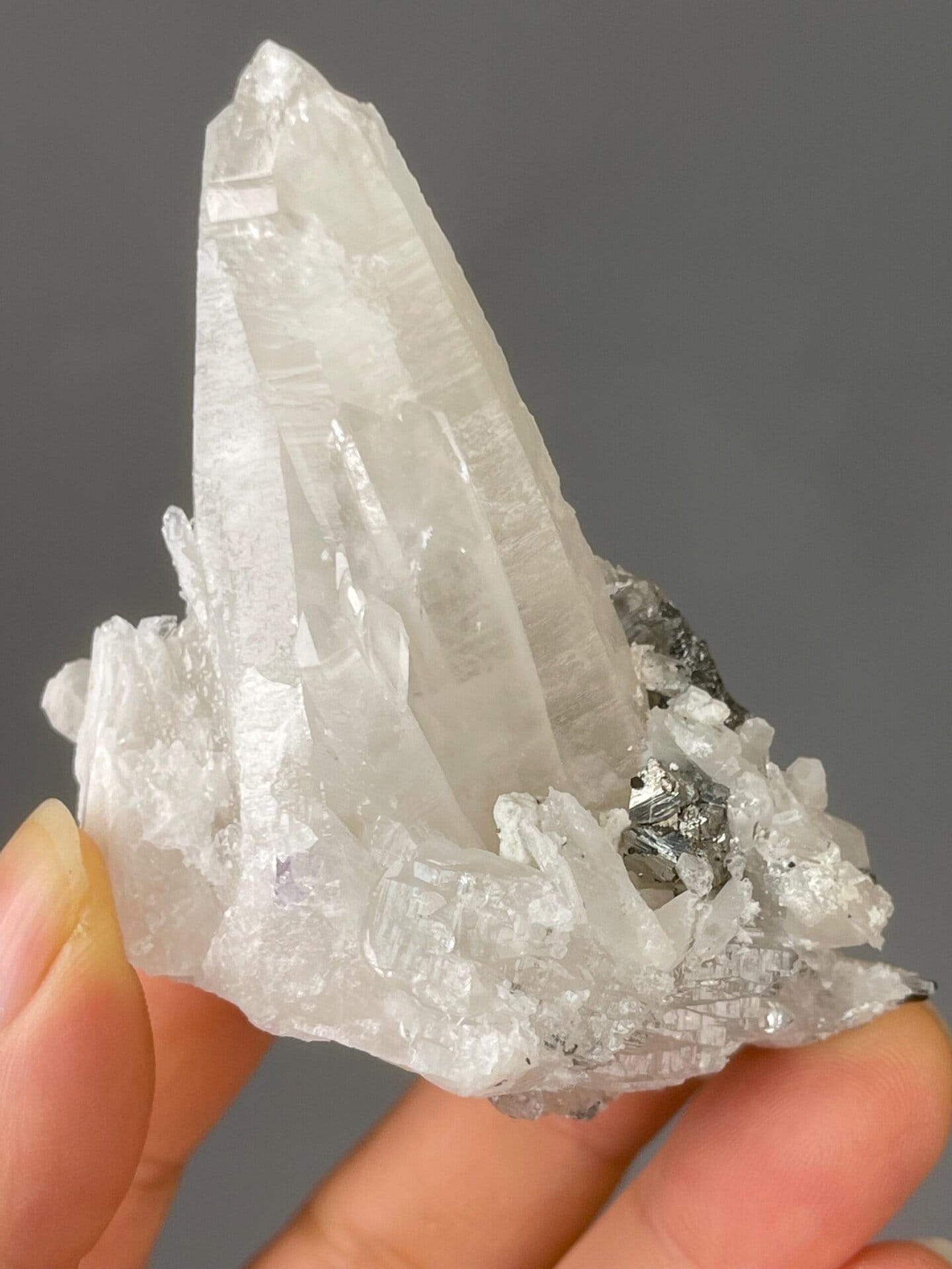 Top view of quartz cluster with embedded pyrite