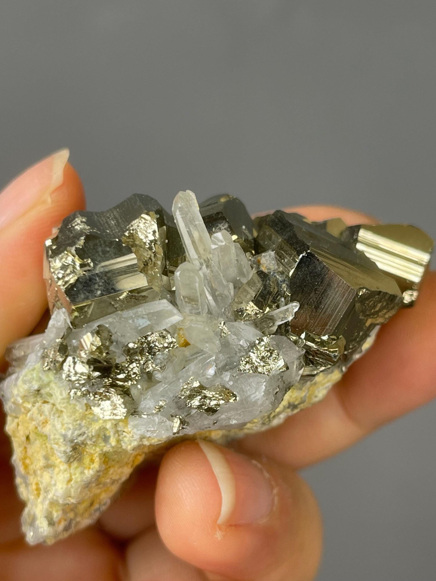 Scale reference of Spanish pyrite quartz cluster