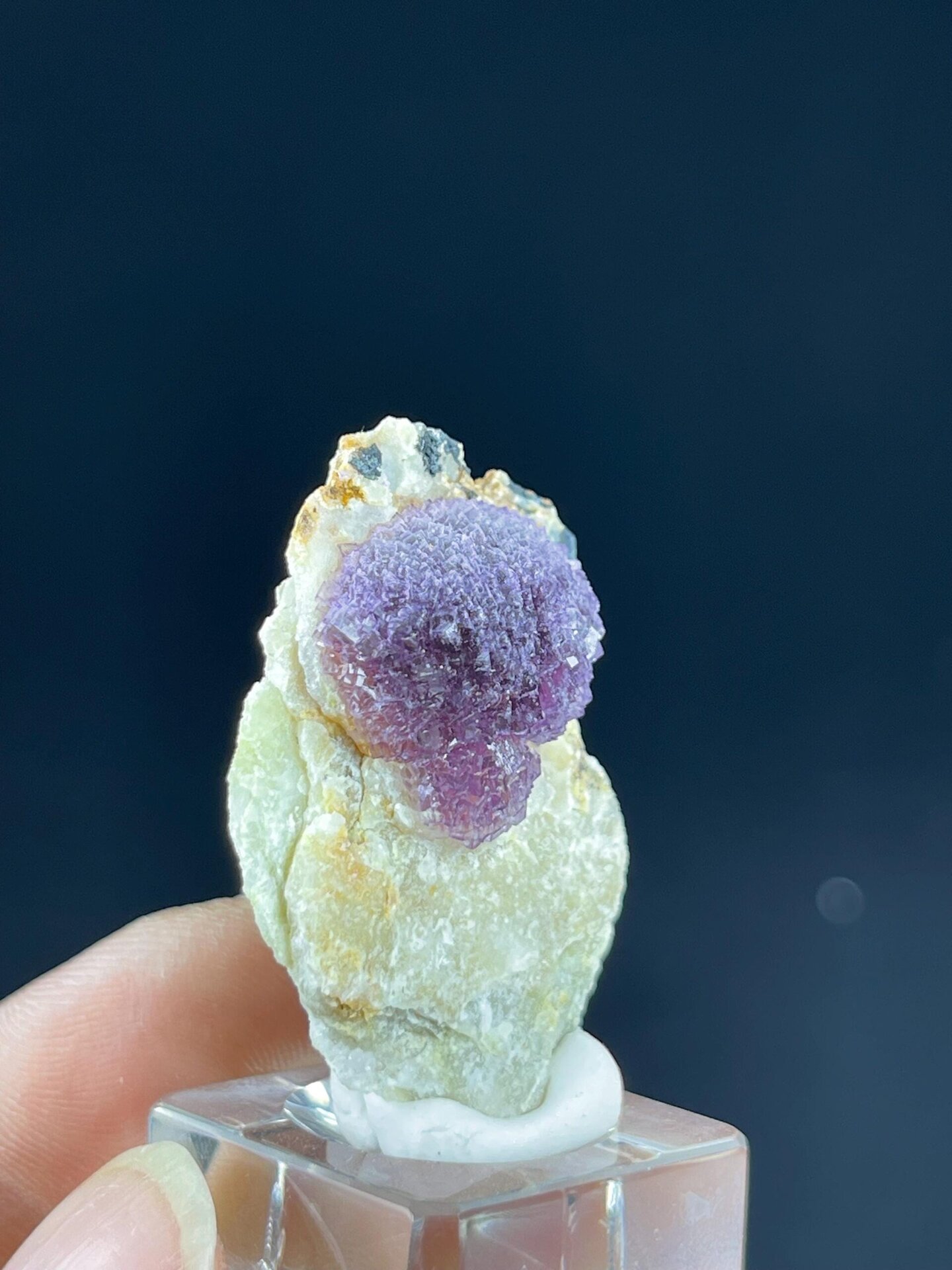 Deep purple color of Jiangxi botryoidal fluorite