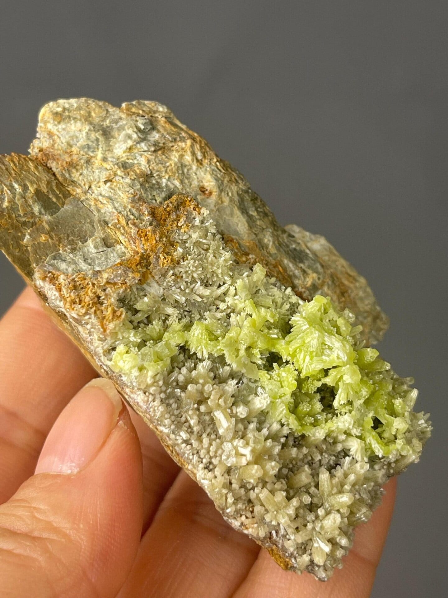 Adamantine luster on pyromorphite crystal faces