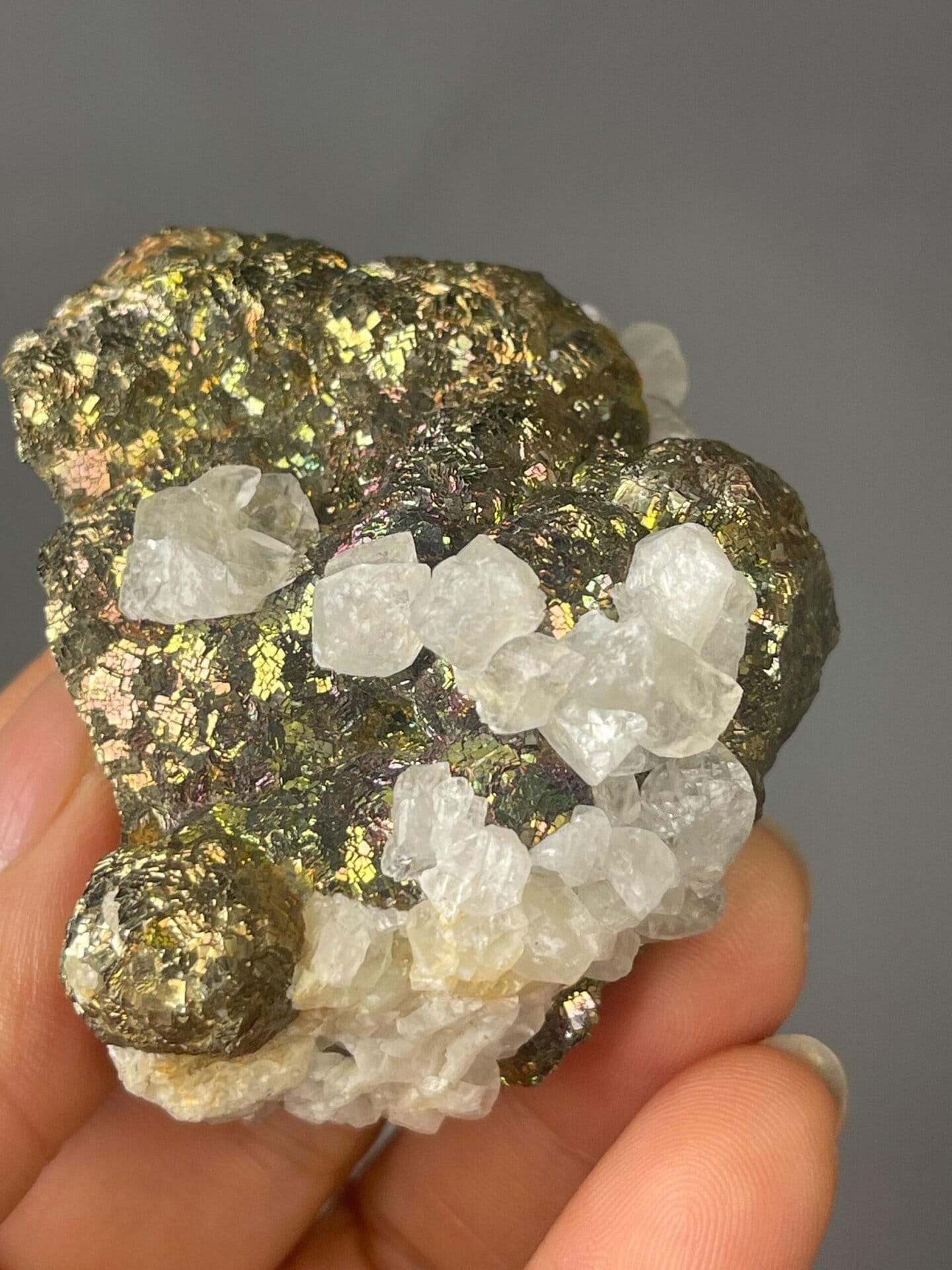 Side view of chalcopyrite calcite cluster