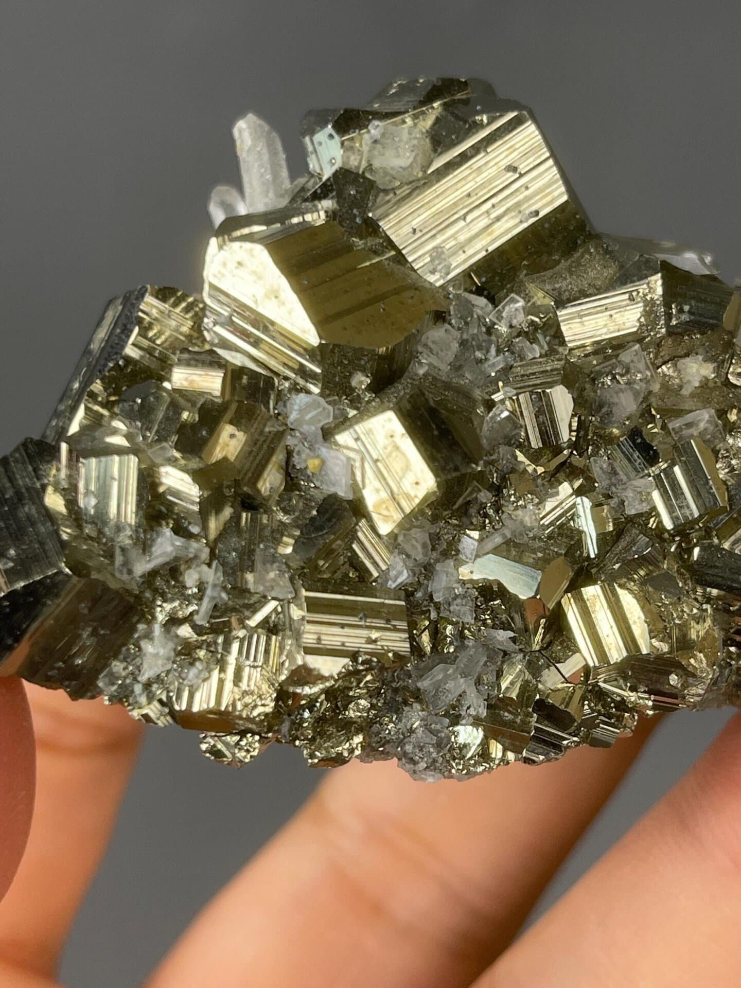 Clear quartz columnar crystals alongside pyrite