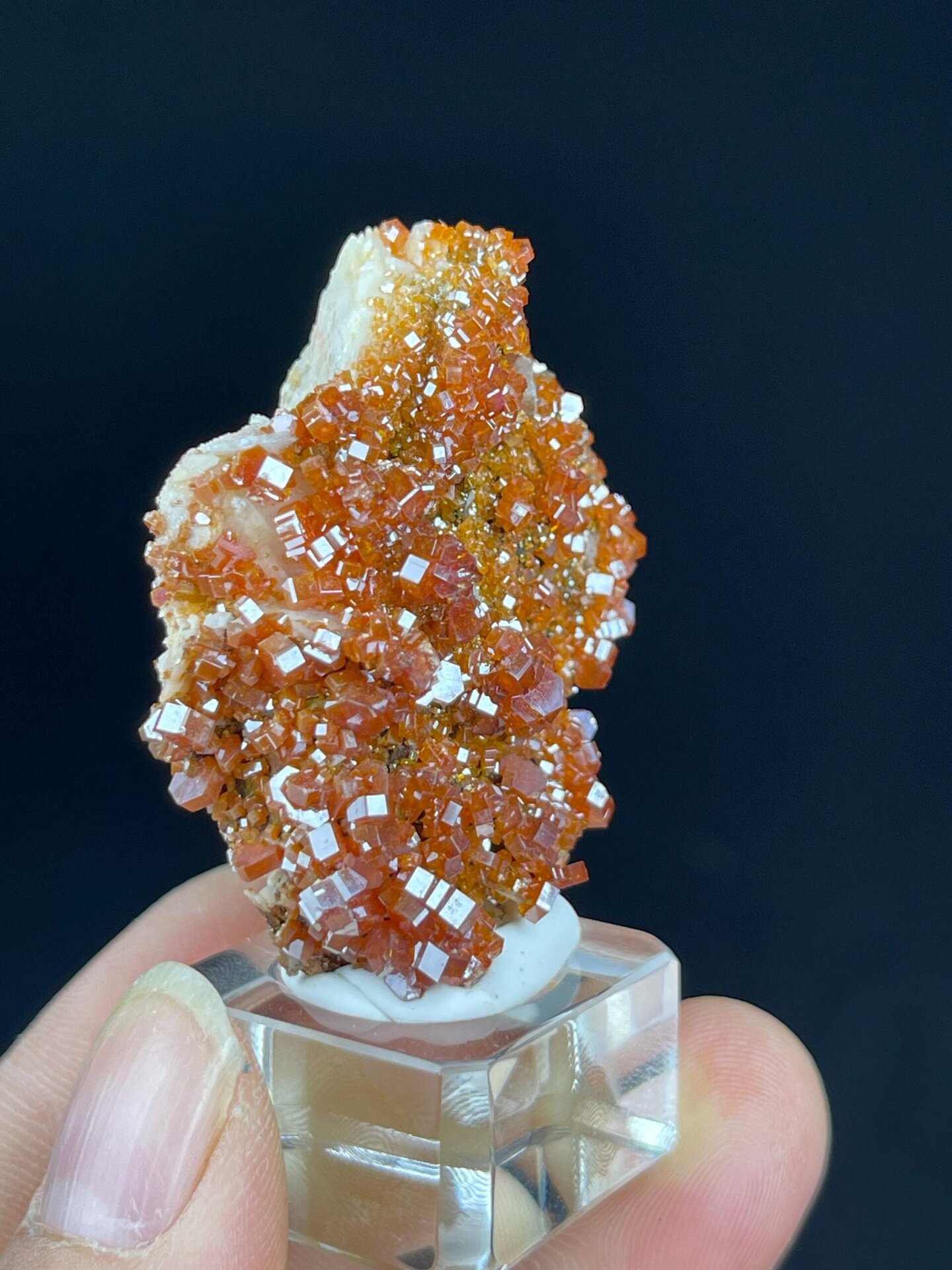 Top view of wulfenite crystals in cluster formation