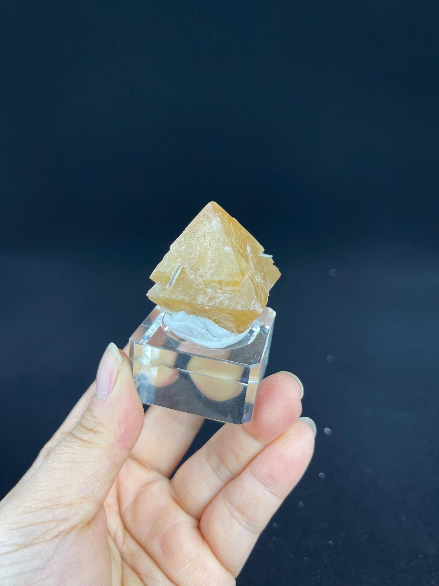 Close-up of scheelite crystal pyramid faces