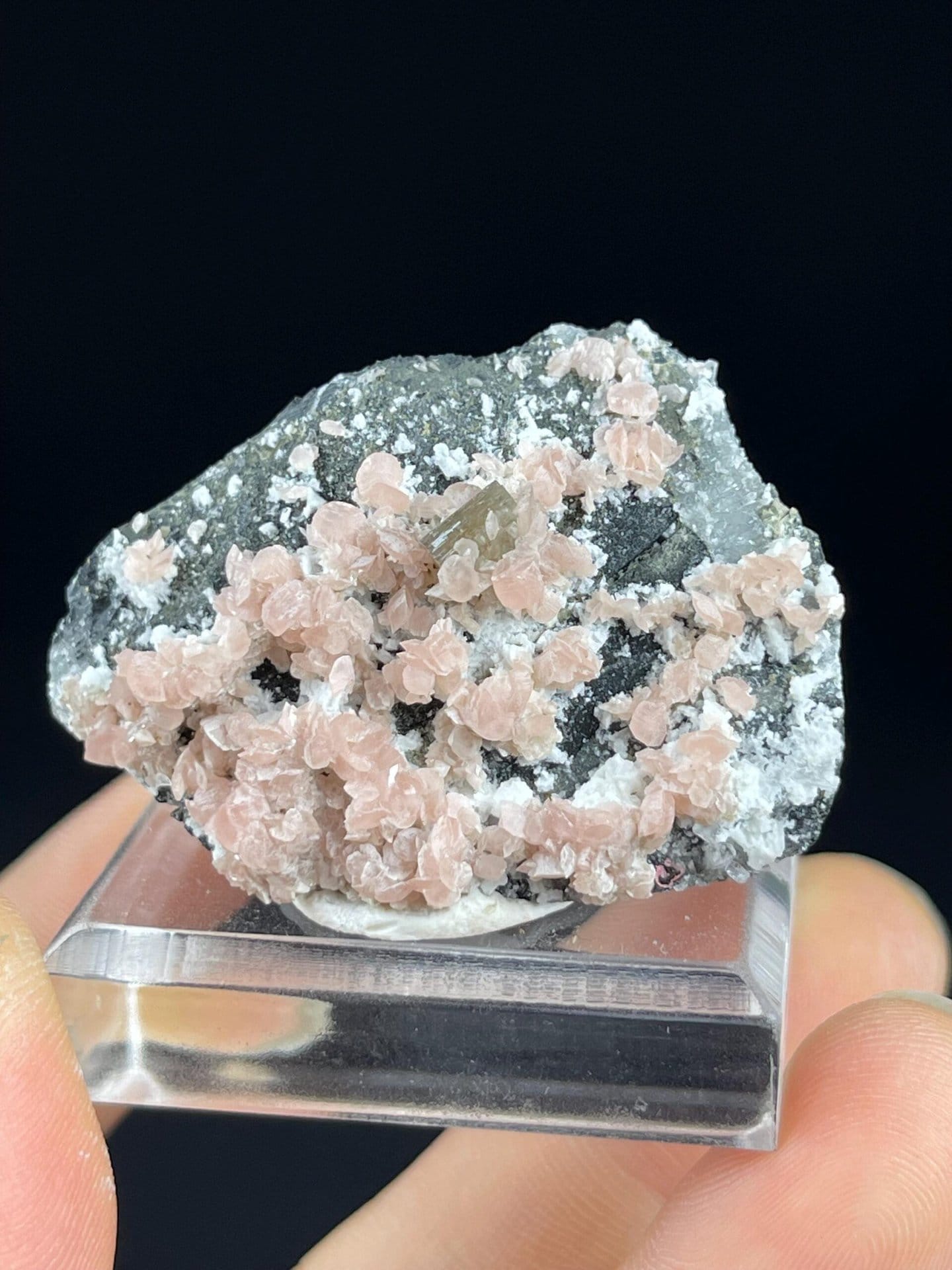 Close-up of pink rhodochrosite flower formations