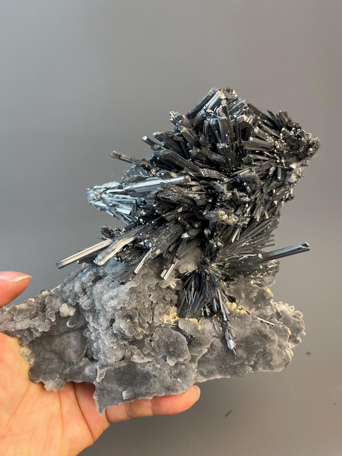 Top view of stibnite formation on quartz groundmass
