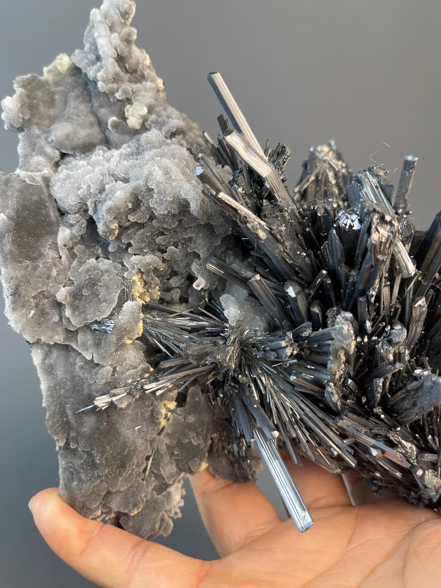 Interlocking stibnite crystal blades with metallic luster