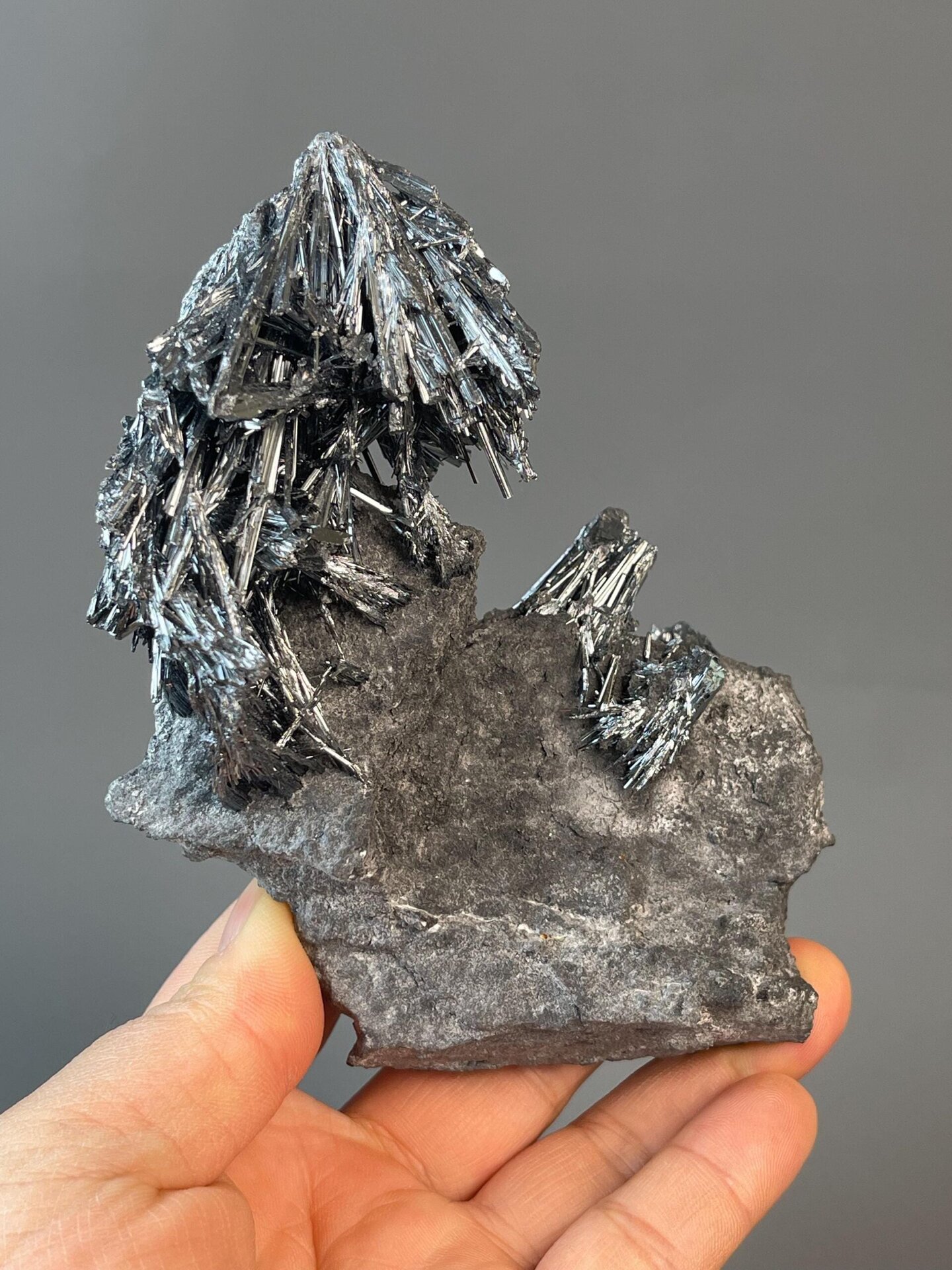 Top view of stibnite crystal radiating pattern