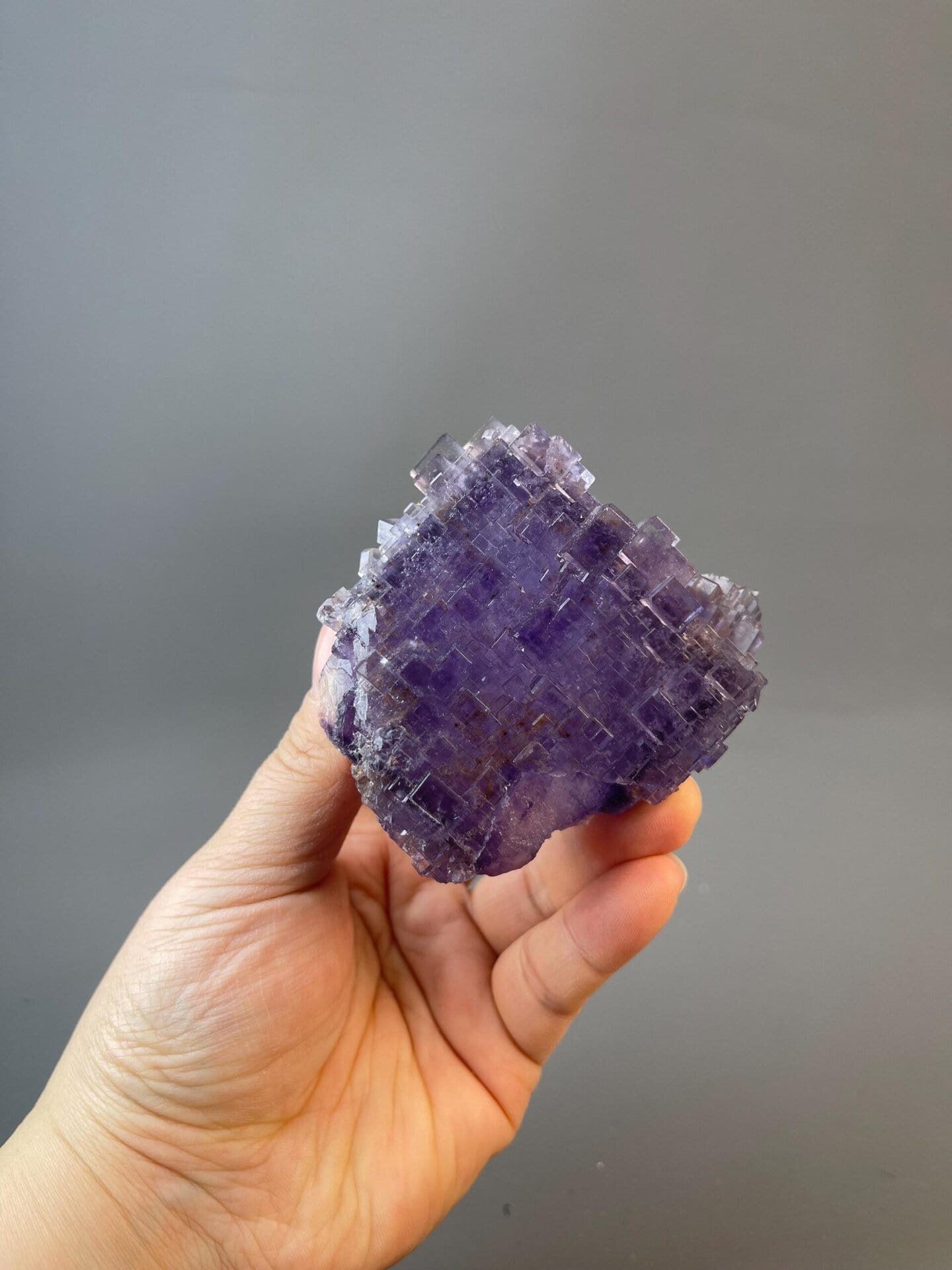 Crystal transparency of phantom fluorite from western China