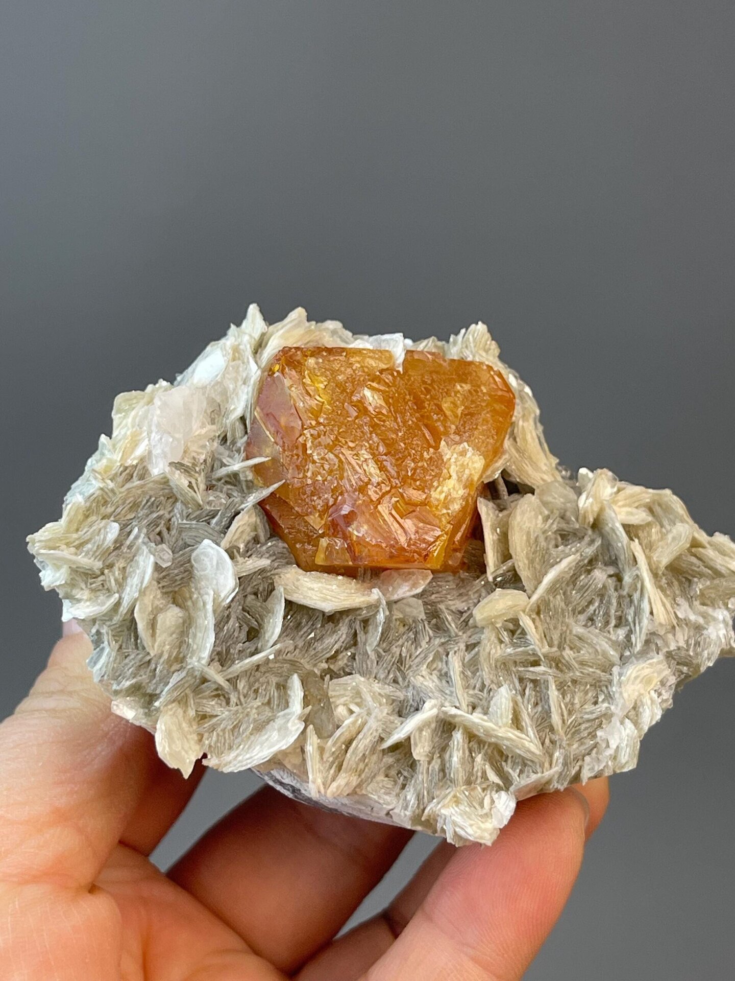 Mica shimmer around base of scheelite crystal