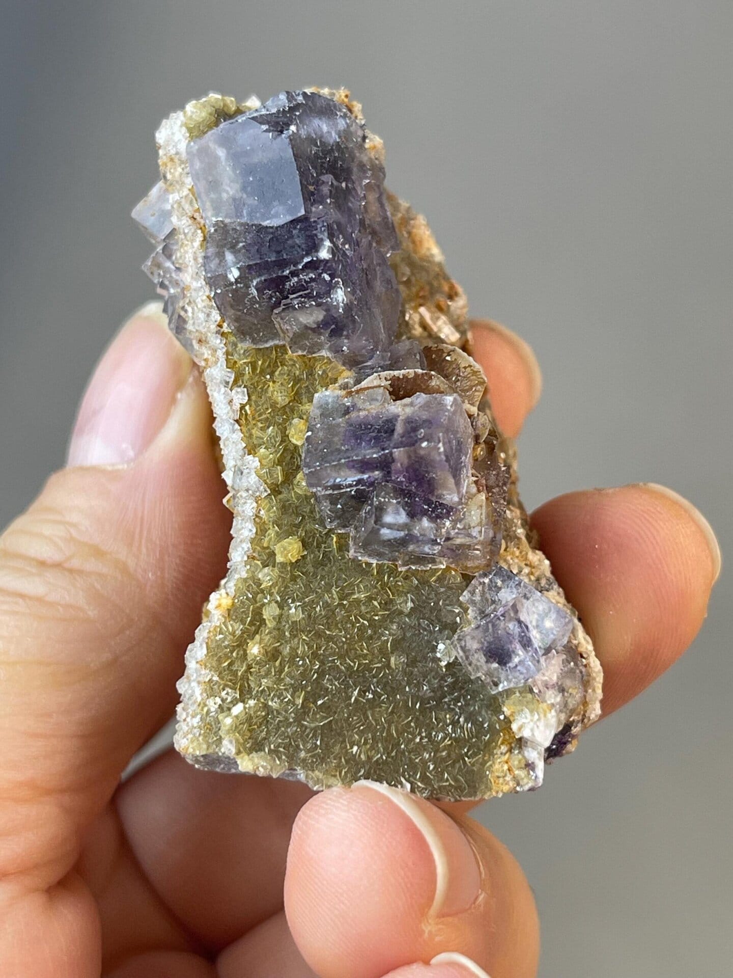 Side view of tri-twin fluorite showing crystal symmetry