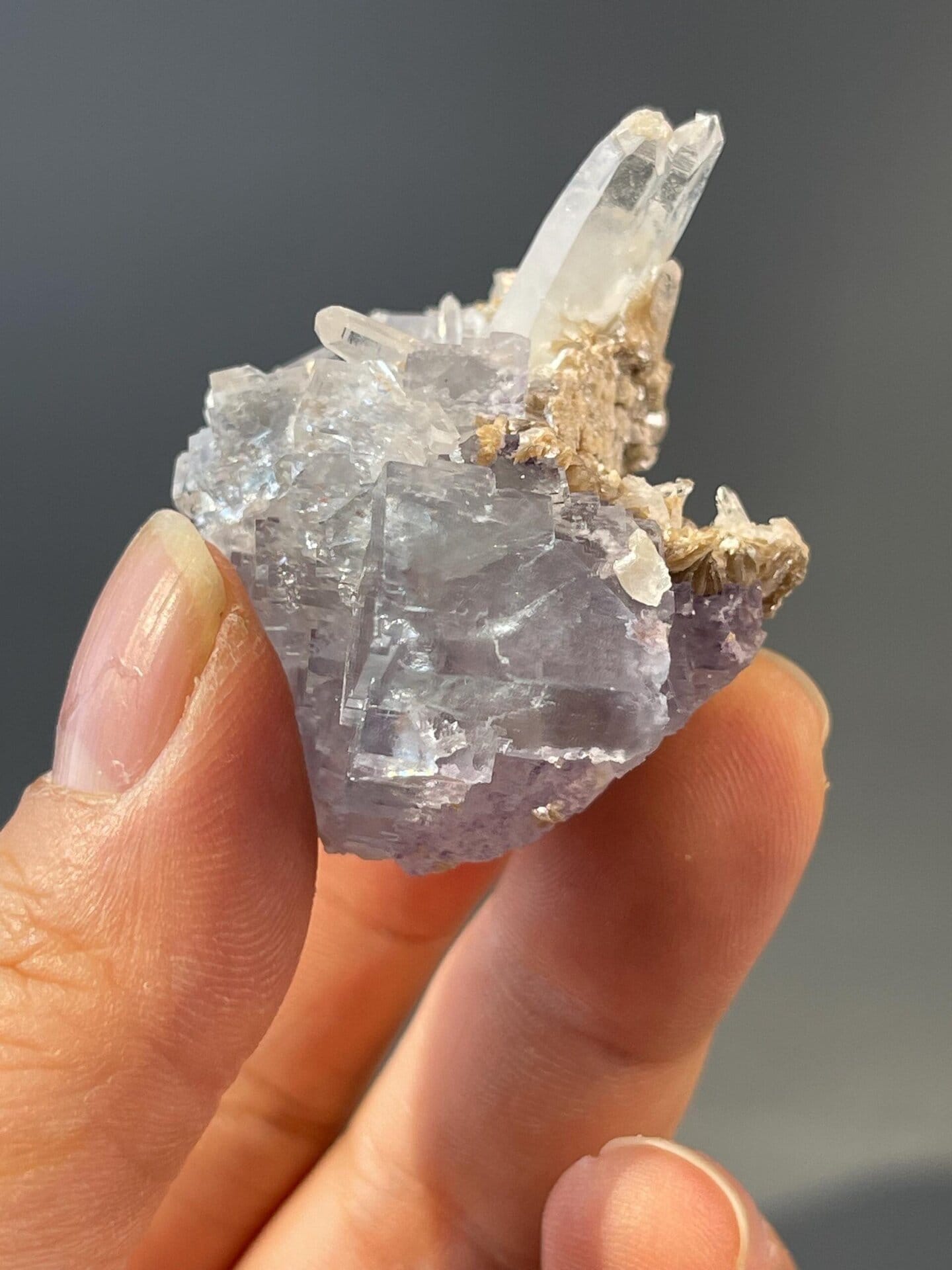 Back view of blue fluorite quartz specimen