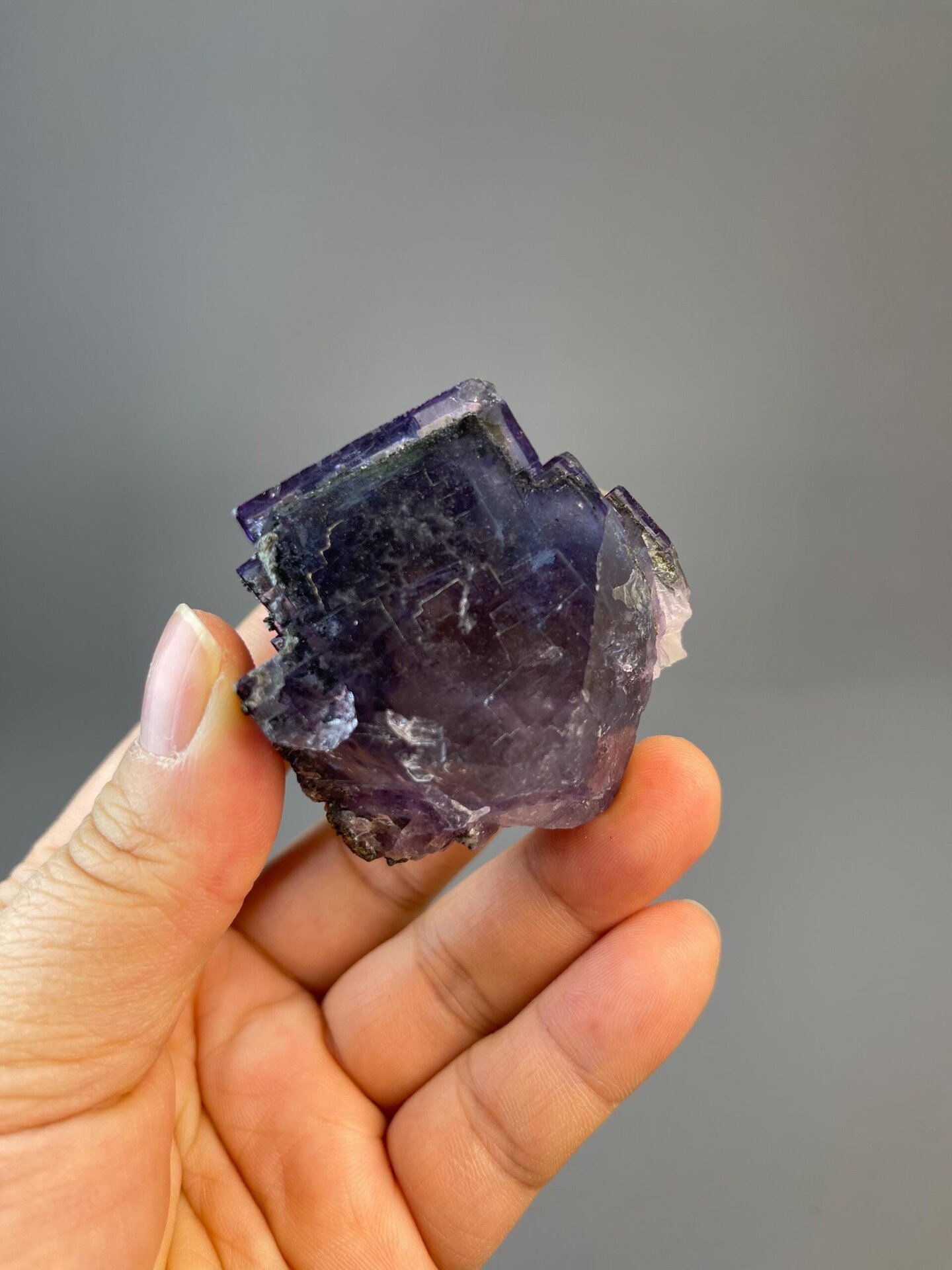 Top view of house-shaped fluorite twin