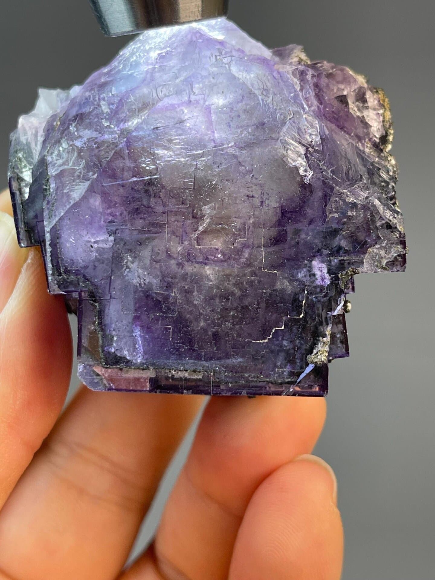 Side view of twin fluorite showing intergrowth