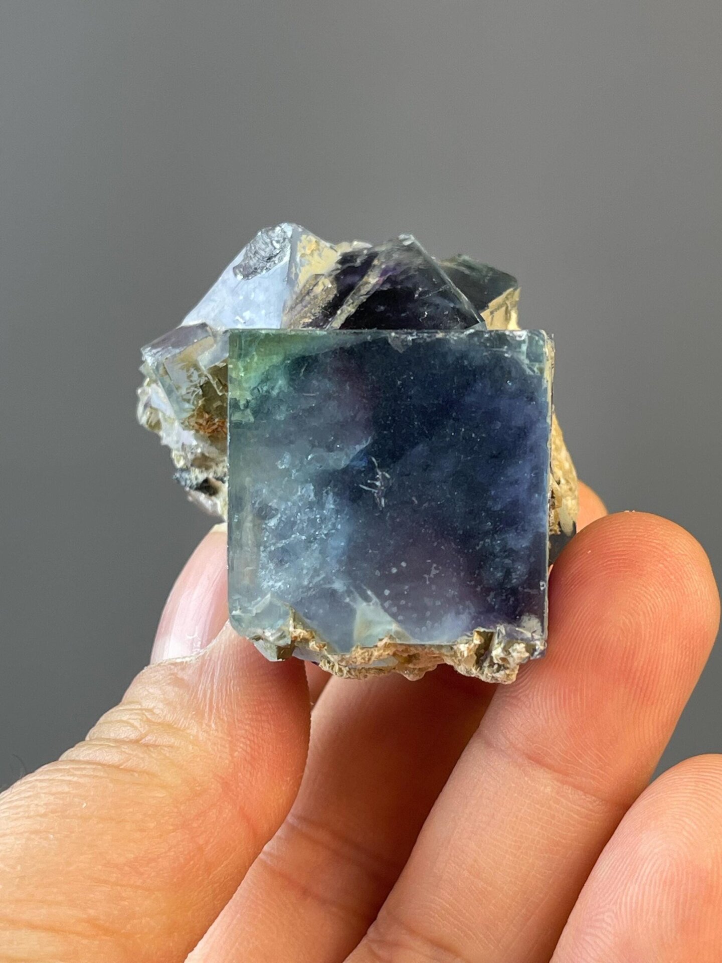 Blue fluorite with phantom inclusions from Inner Mongolia