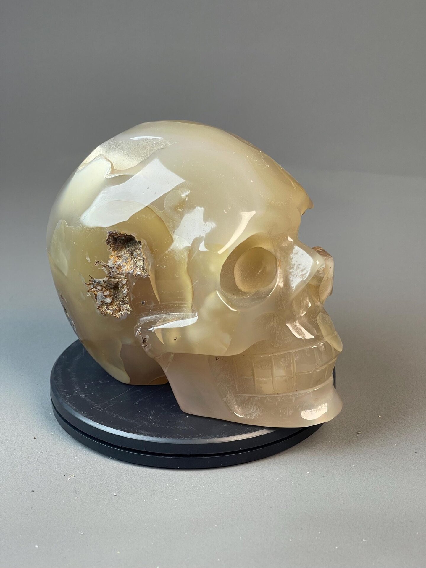 Carved agate skull measuring 4.2×2.3×3.5 inches