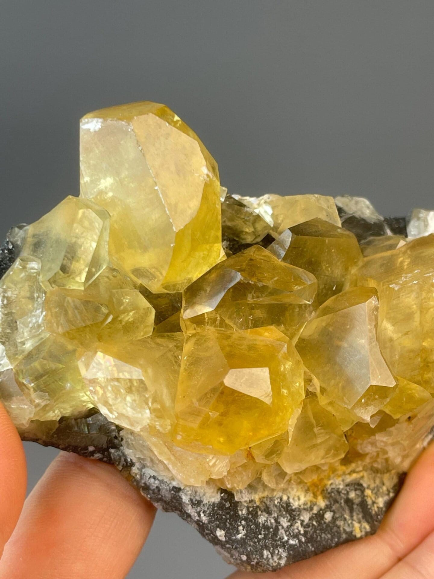 Hunan yellow calcite, 8.29 oz, vitreous luster
