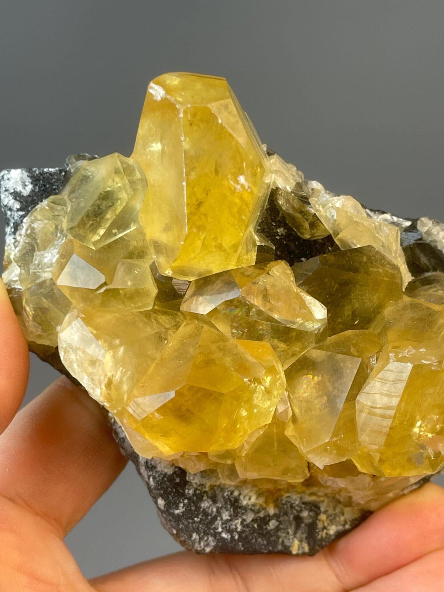 Rare yellow-toned calcite with rhombohedral habit from Hunan