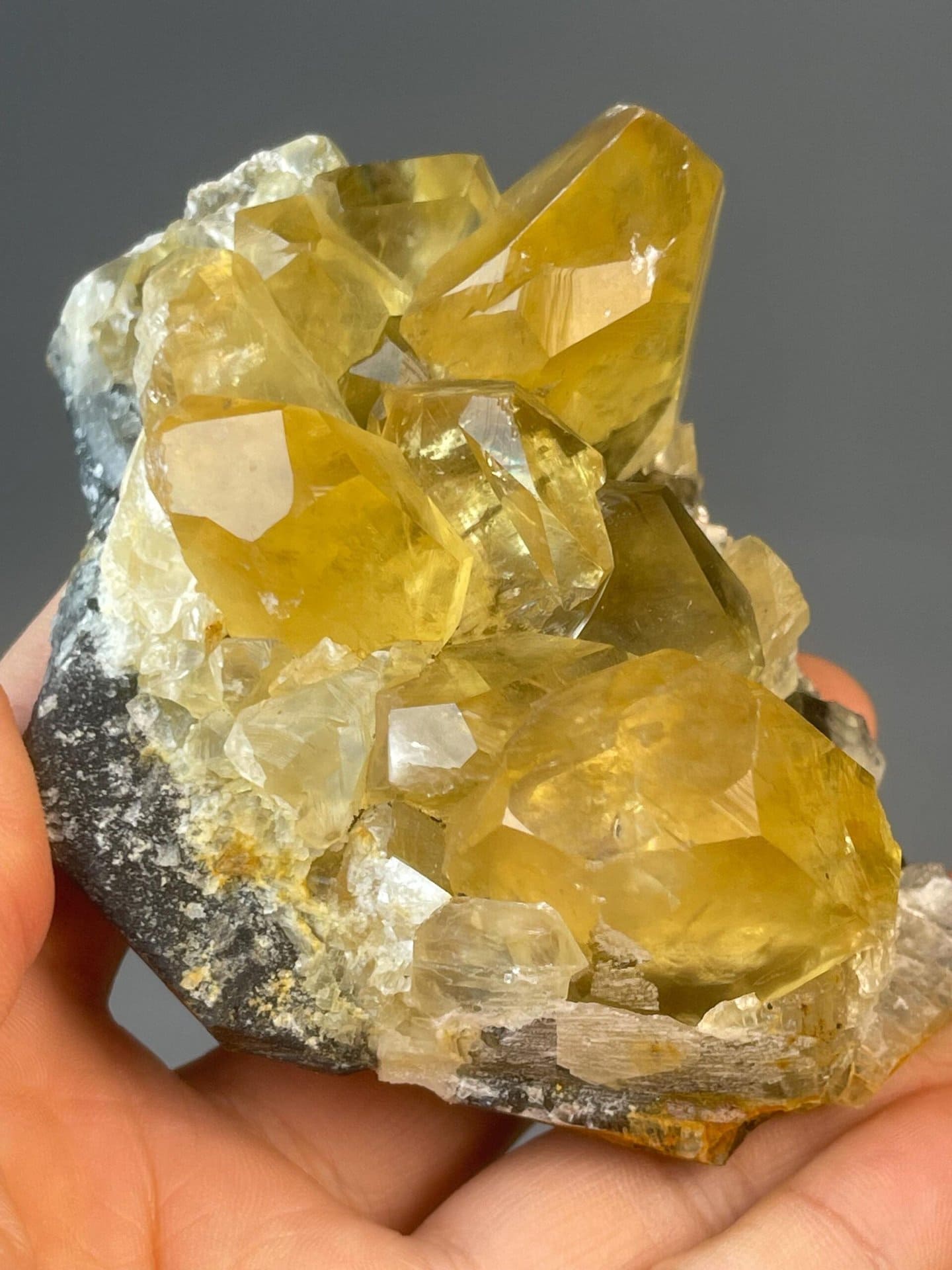 Yellow calcite with rhombohedral crystal habit from Hunan