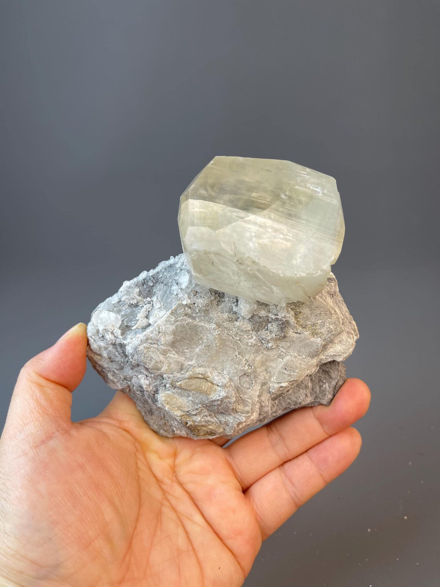 CaCO₃ trigonal calcite in rare spherical habit on gray matrix