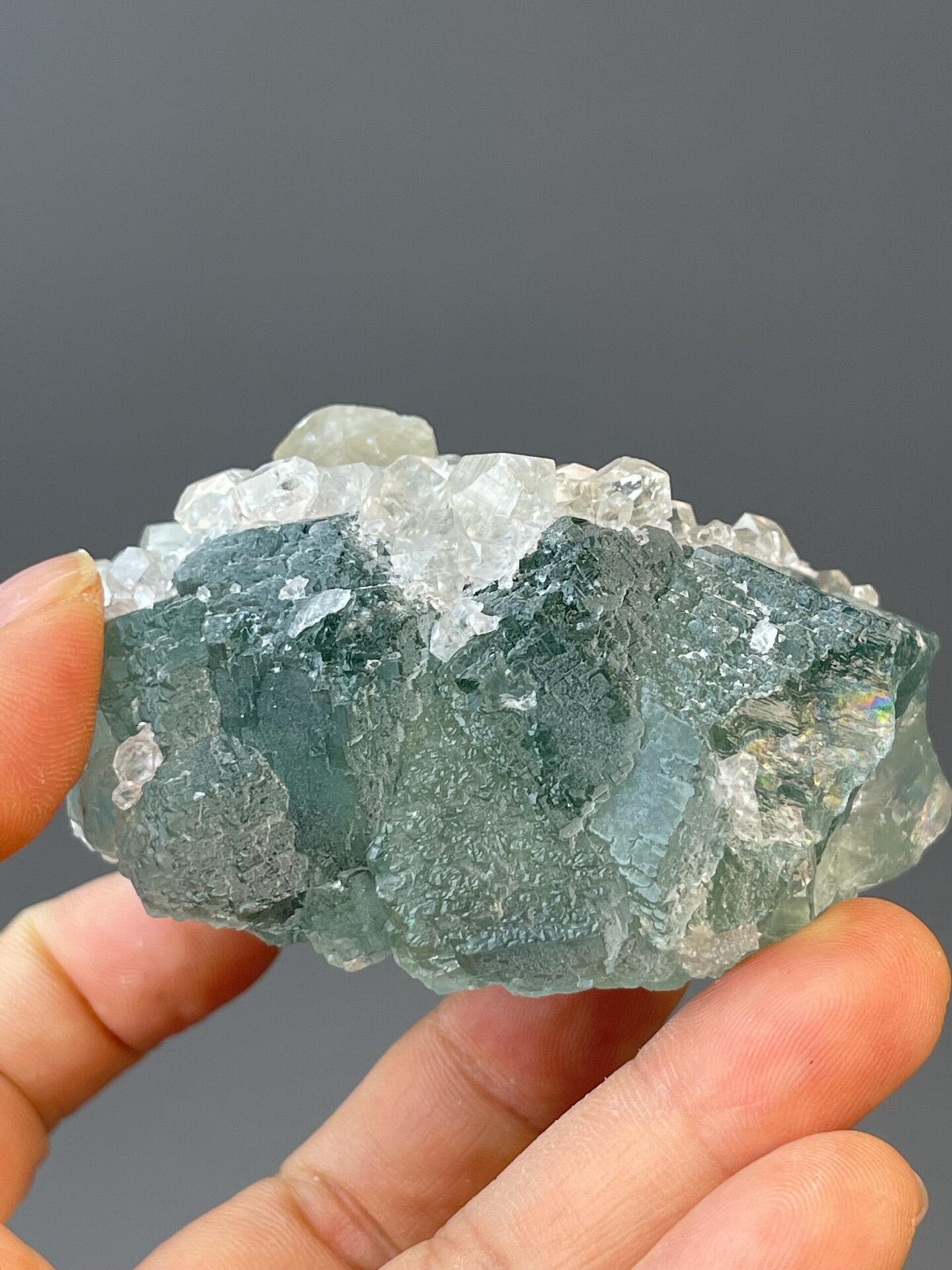 CaF₂ isometric green fluorite with calcite in floral arrangement