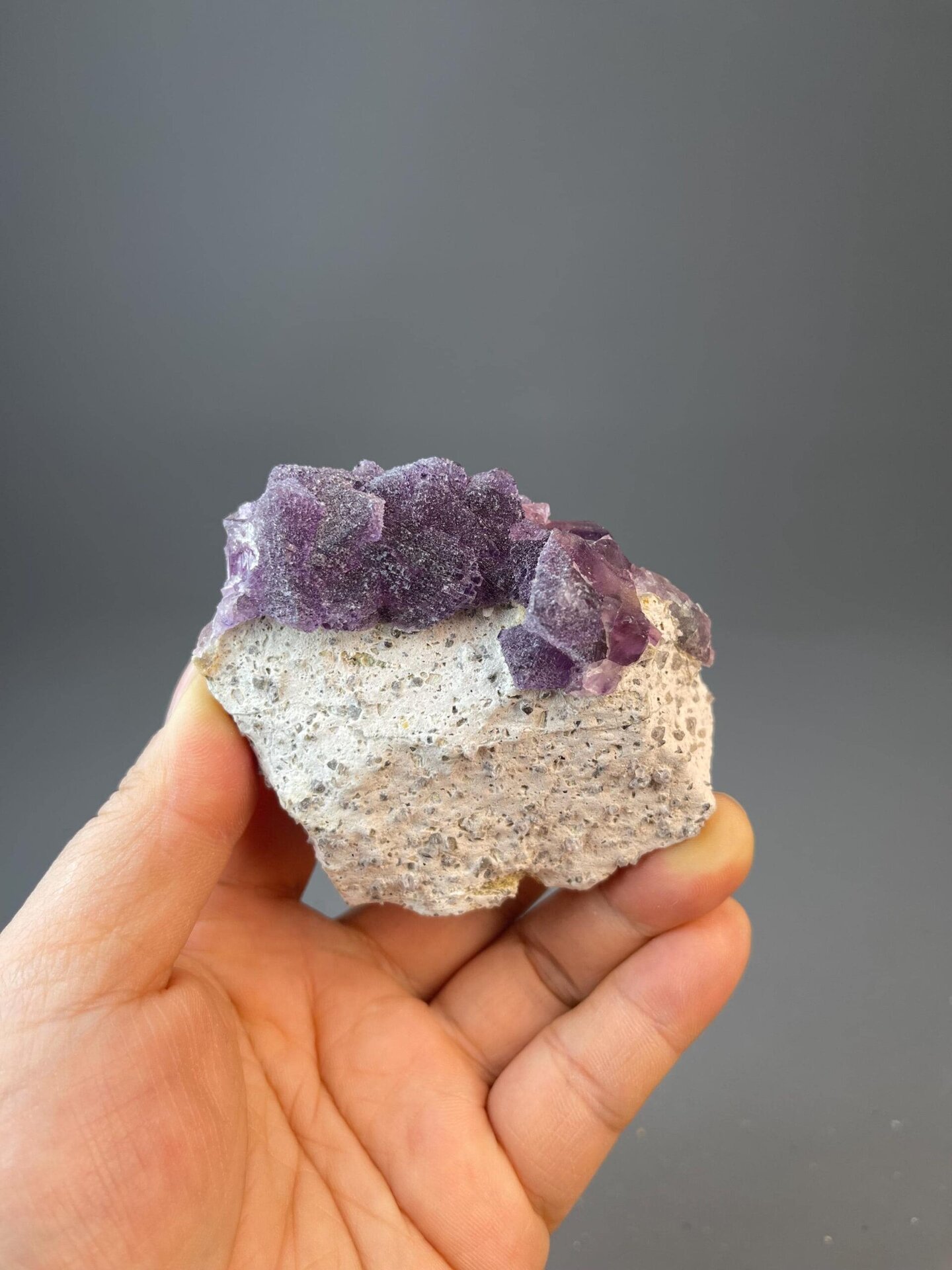 CaF₂ isometric fluorite with octahedral habit from Guizhou