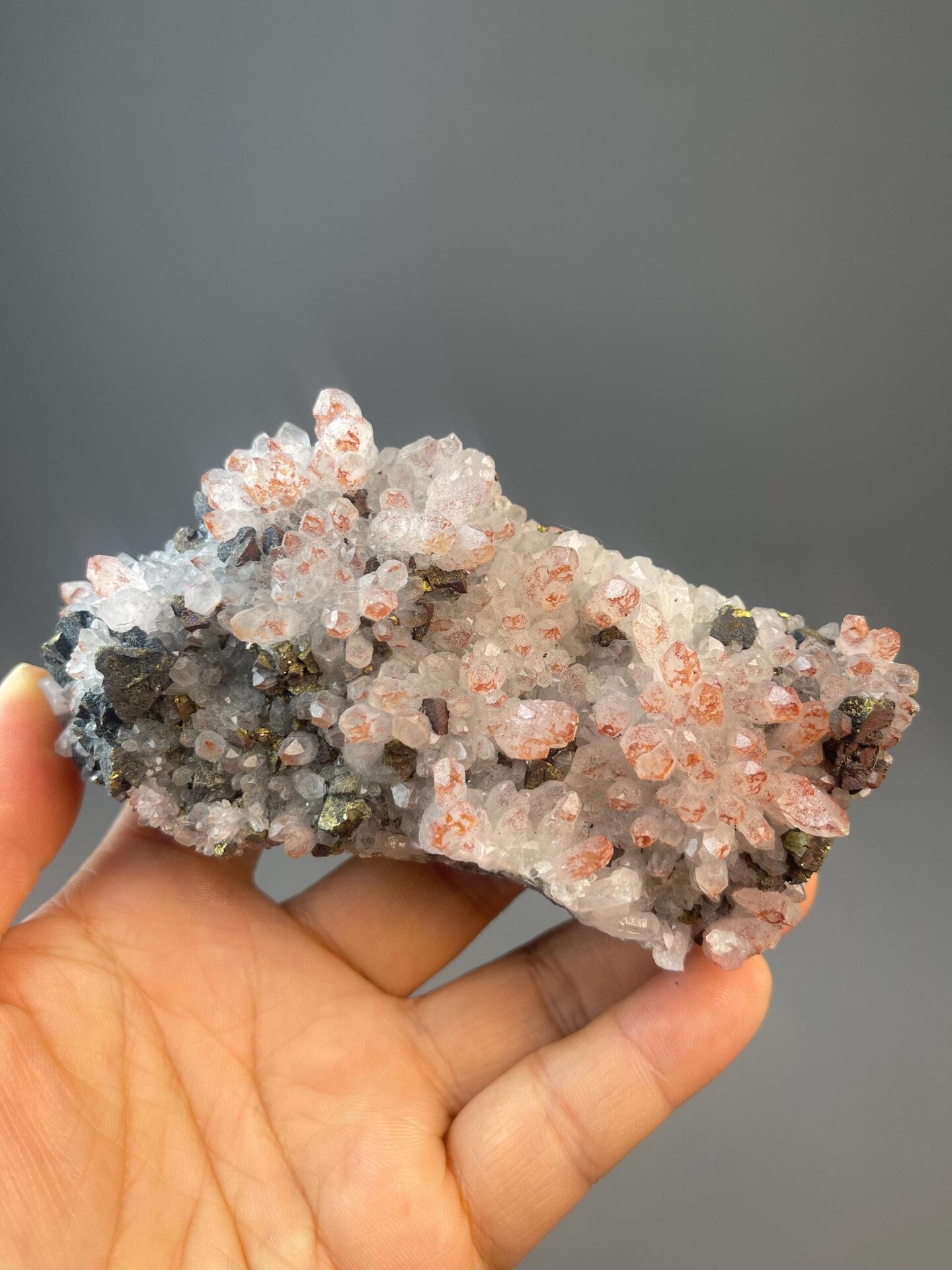 Jiangxi red quartz with hematite coating on black host rock