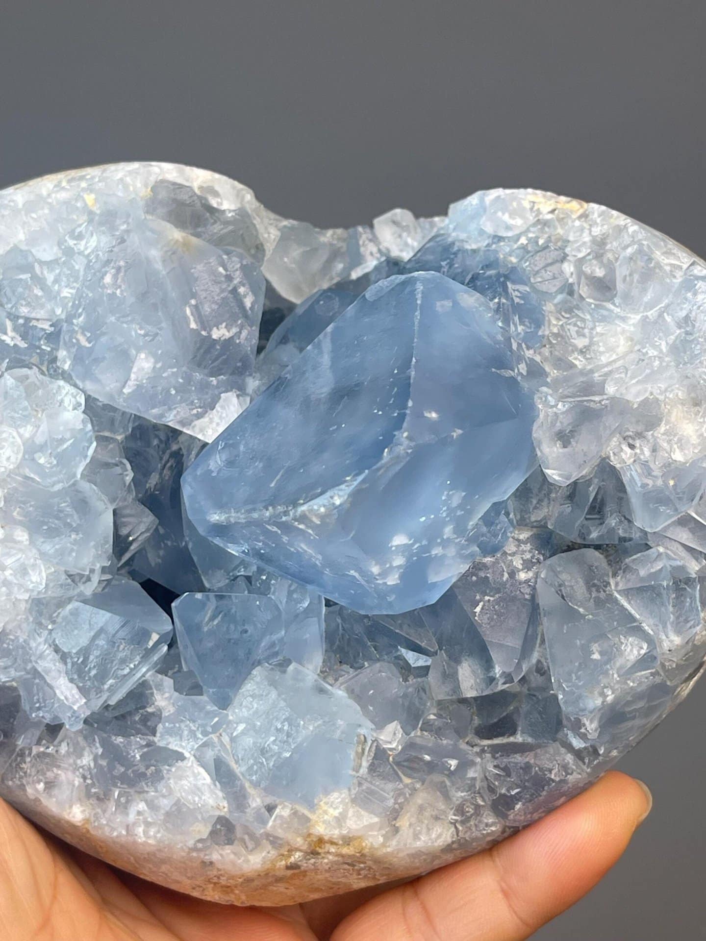 Celestite heart carving with vitreous luster, 55.2 oz
