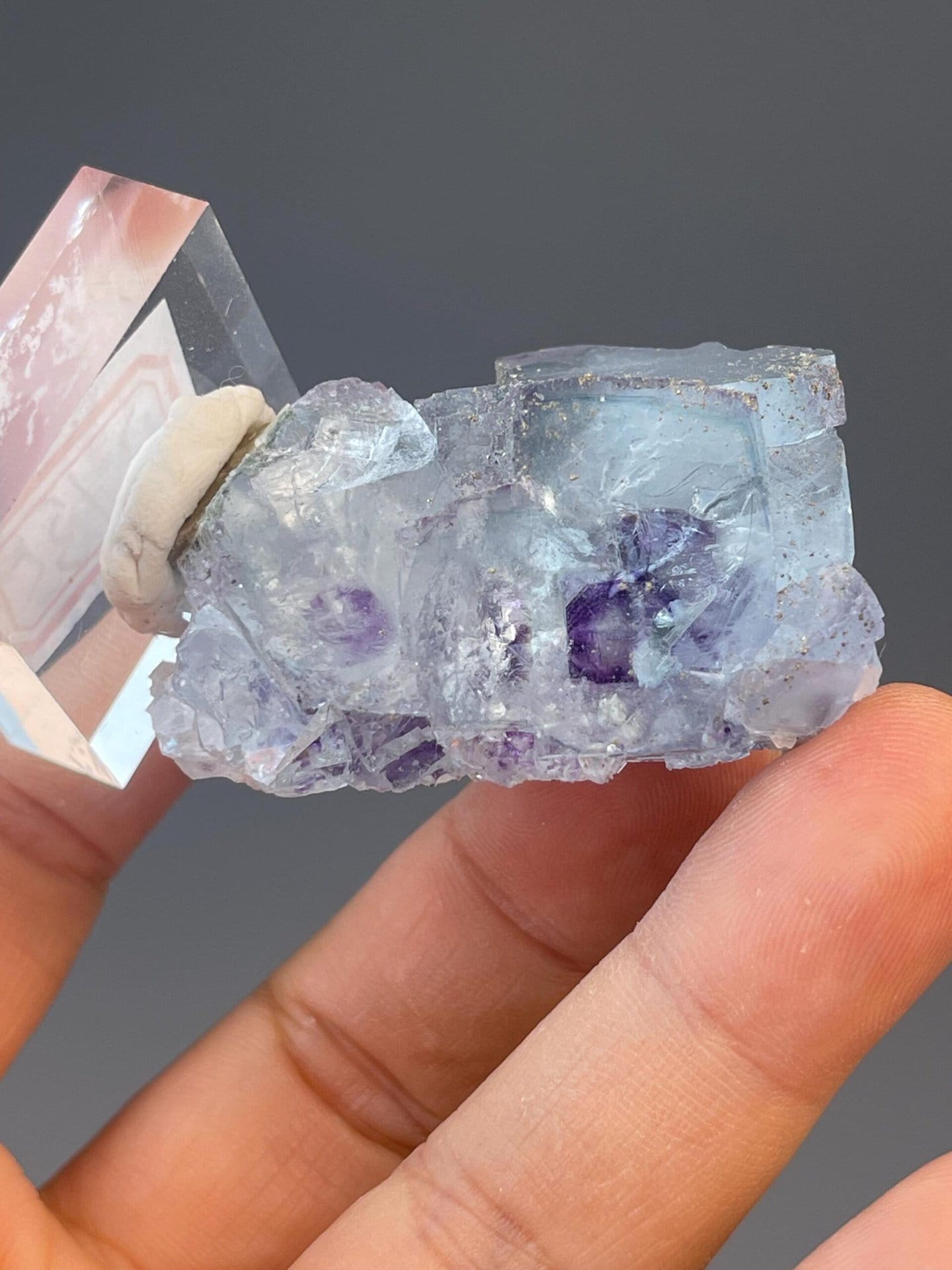 Phantom fluorite cube with FeS₂ pyrite association, Yaogangxian