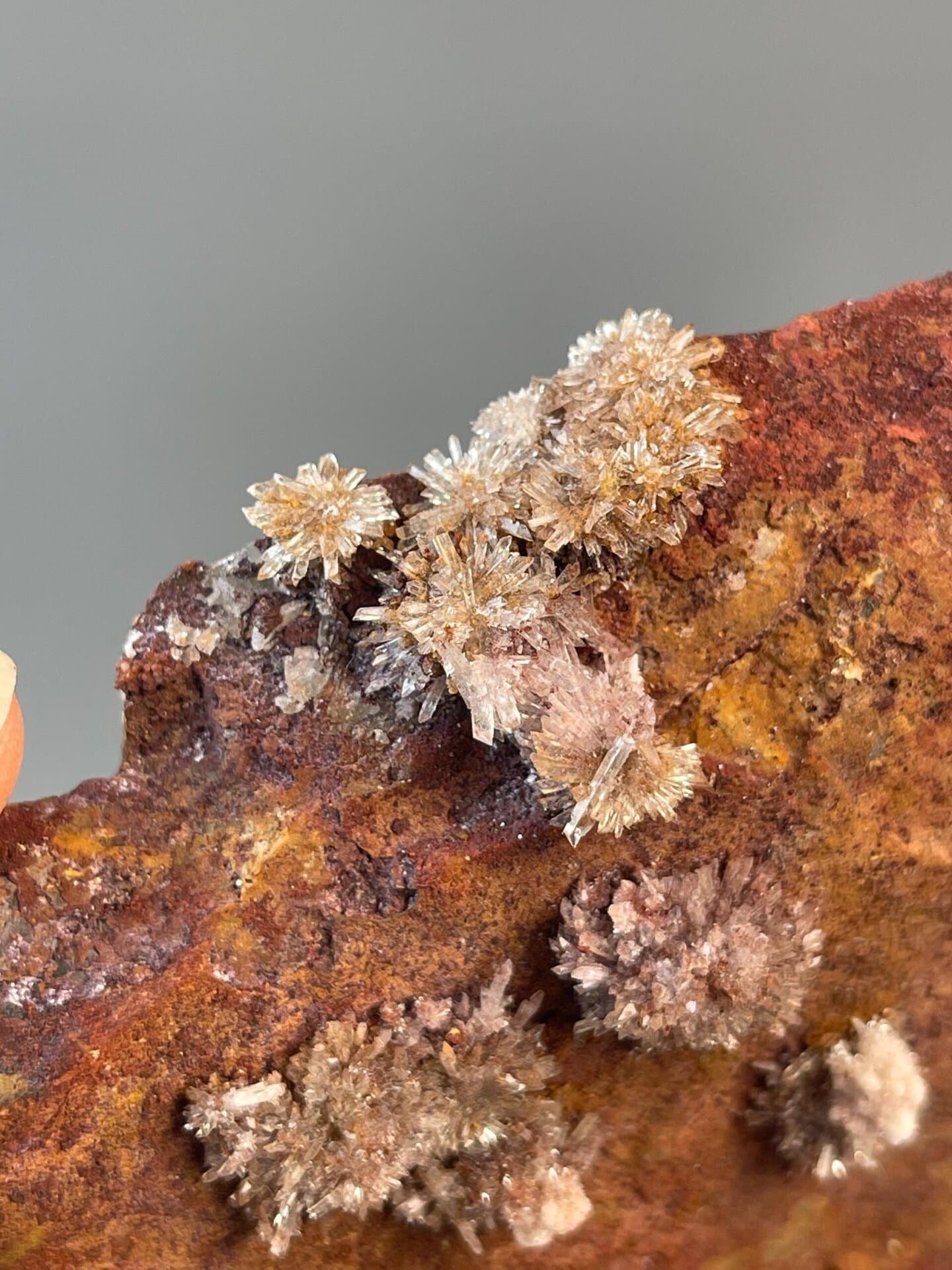 Color and luster of Guizhou fluorite crystal formations