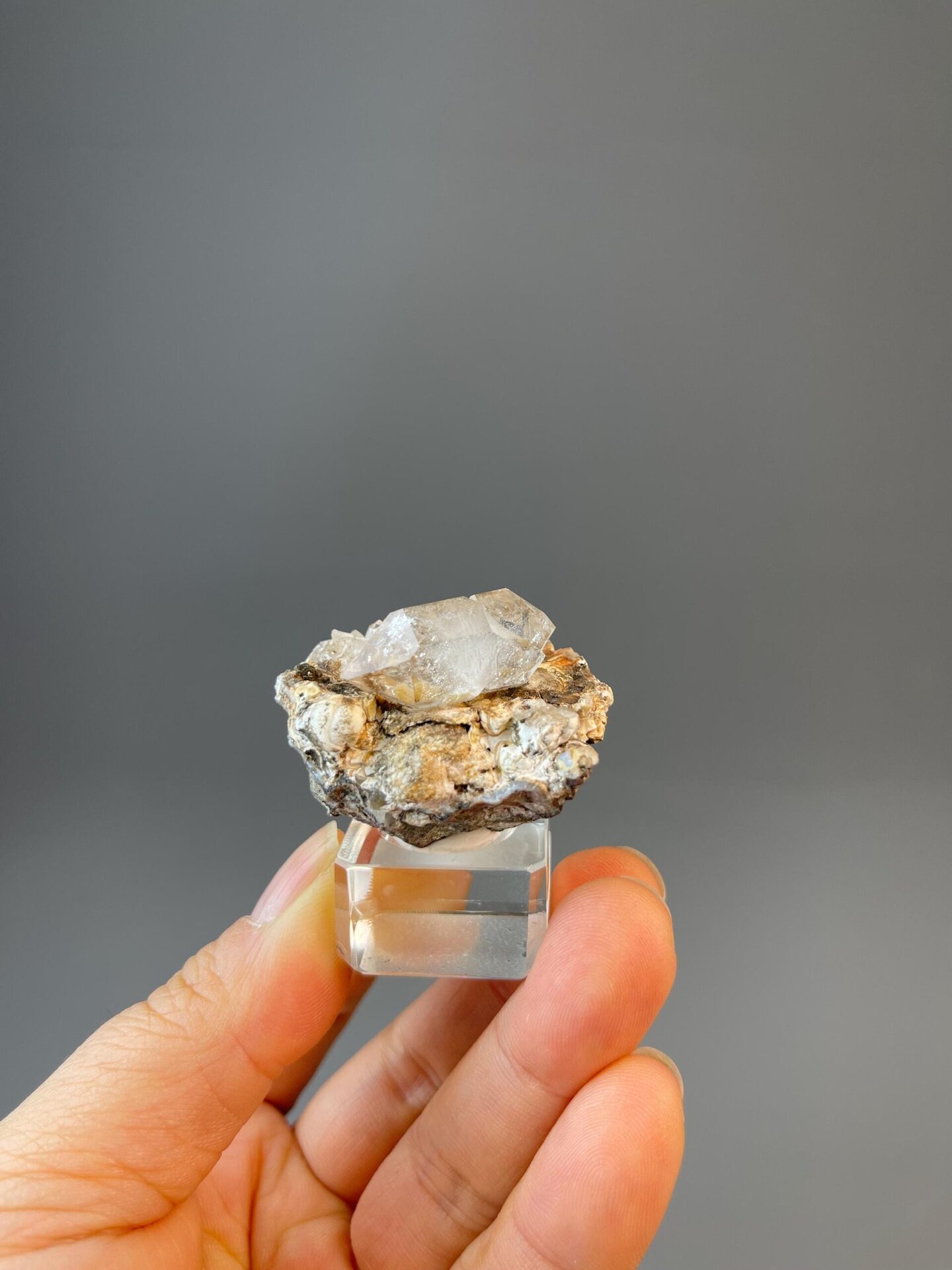 Quartz crystal group specimen with parallel prismatic habit