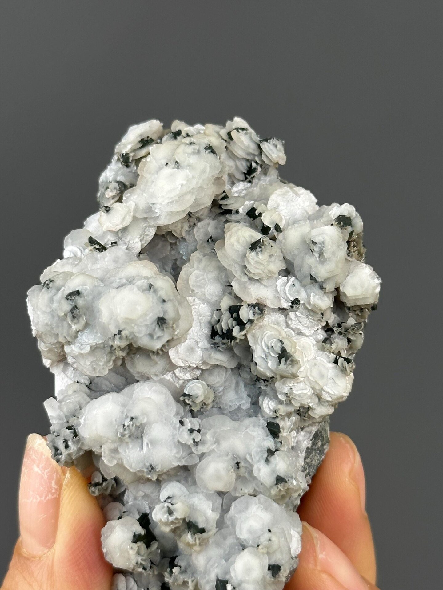 Close-up of screw-growth green quartz with calcite