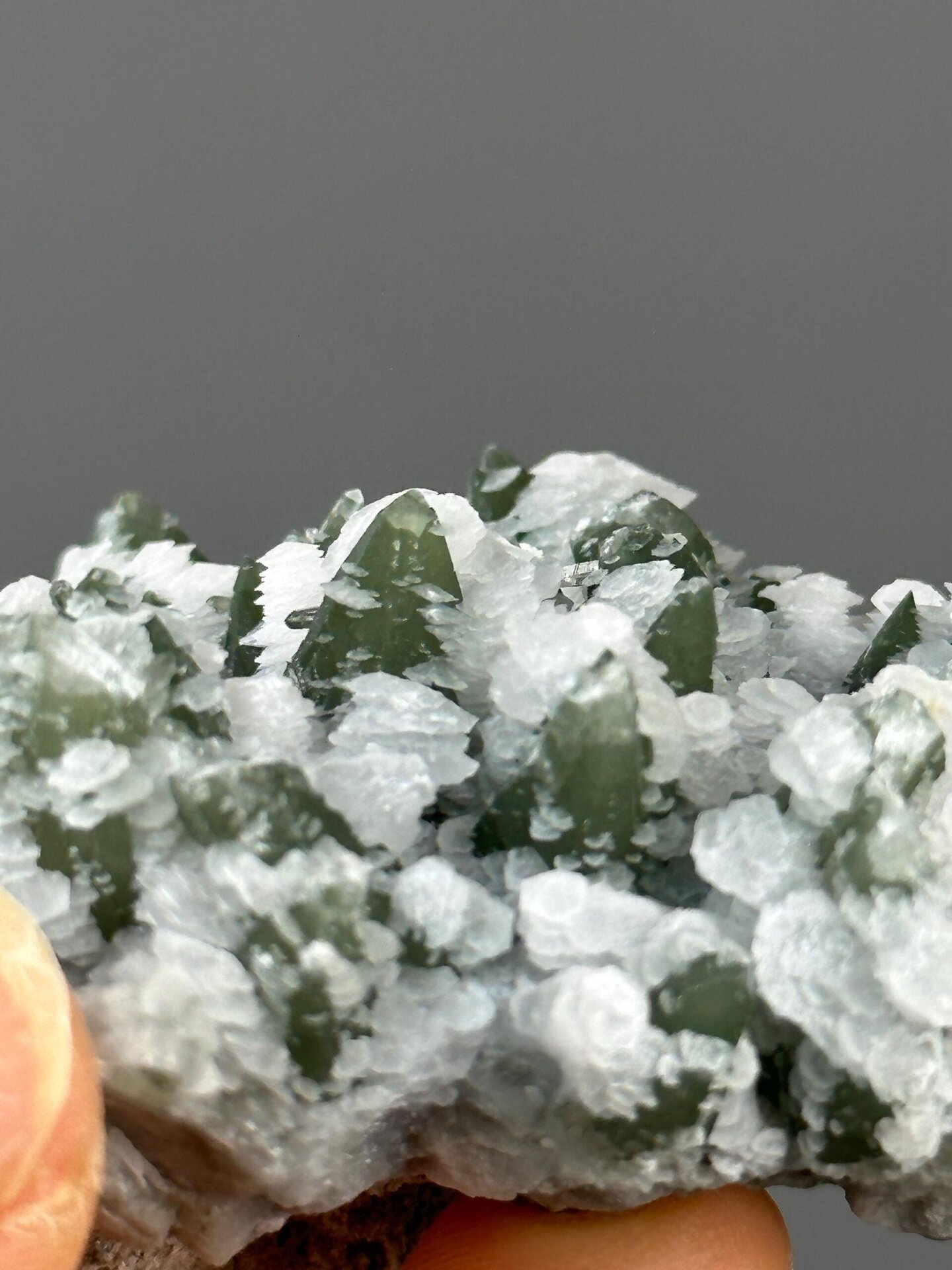 UV-fluorescent calcite and quartz Inner Mongolia