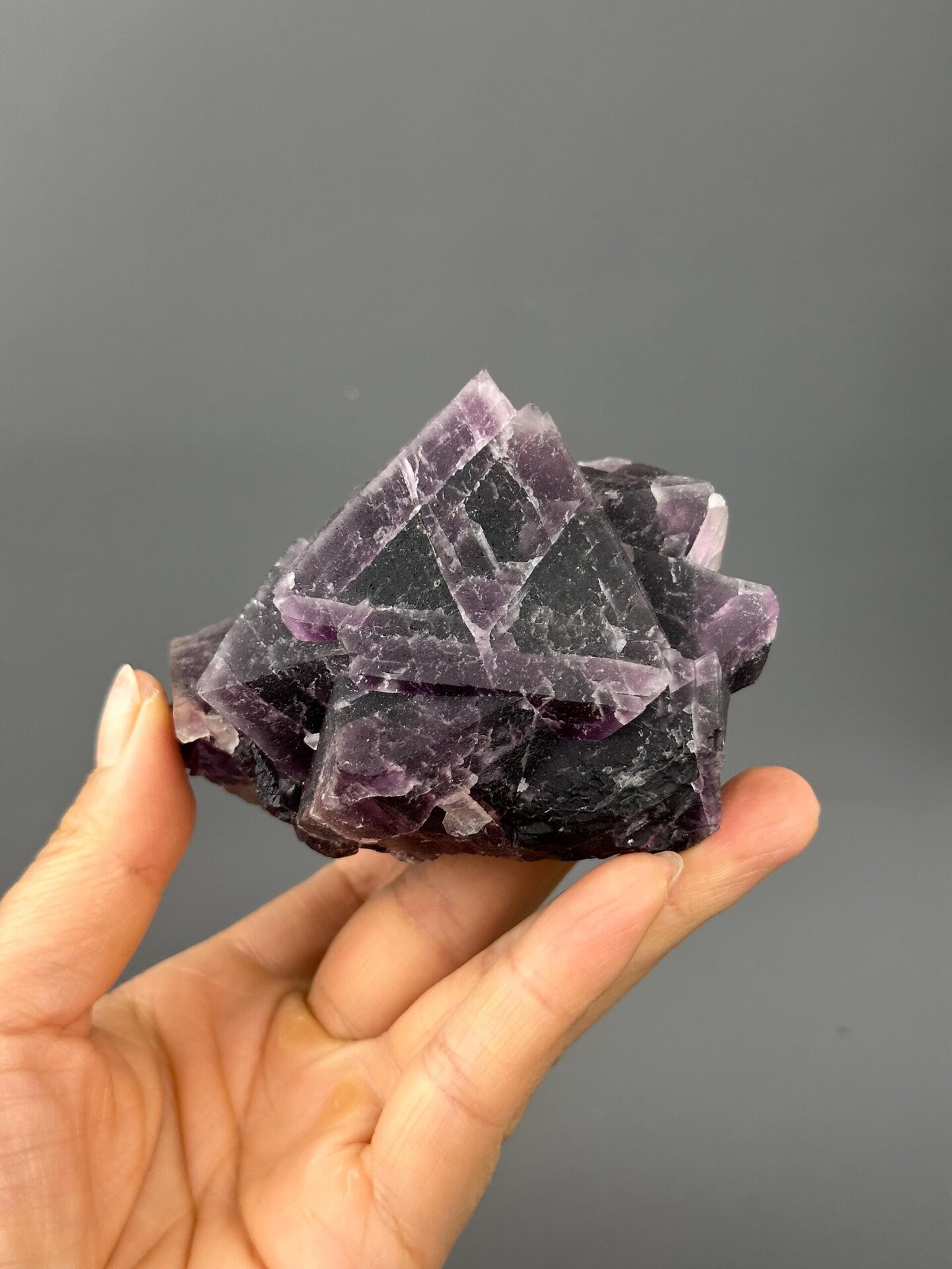 Triangular fluorite Guizhou ruler scale reference