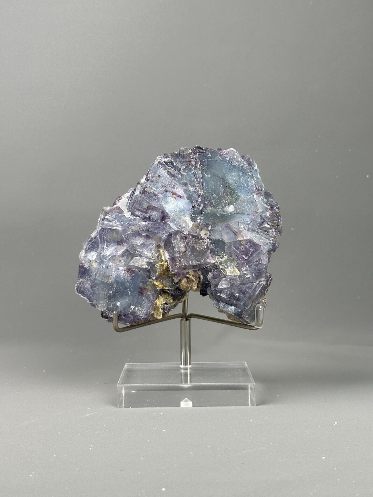 Large etched purple-blue fluorite twin from Yaogangxian