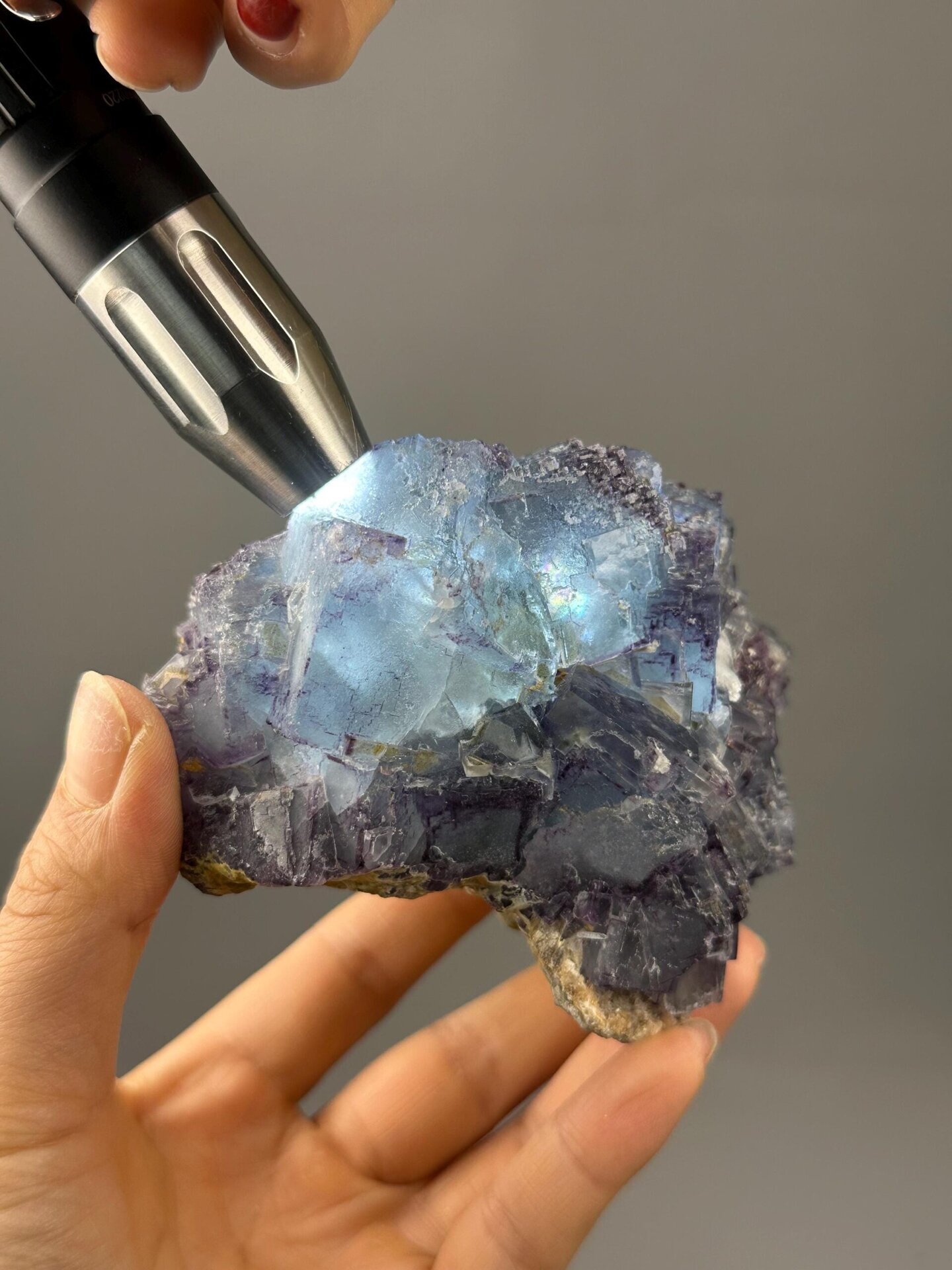 Large fluorite twin Yaogangxian ruler scale reference