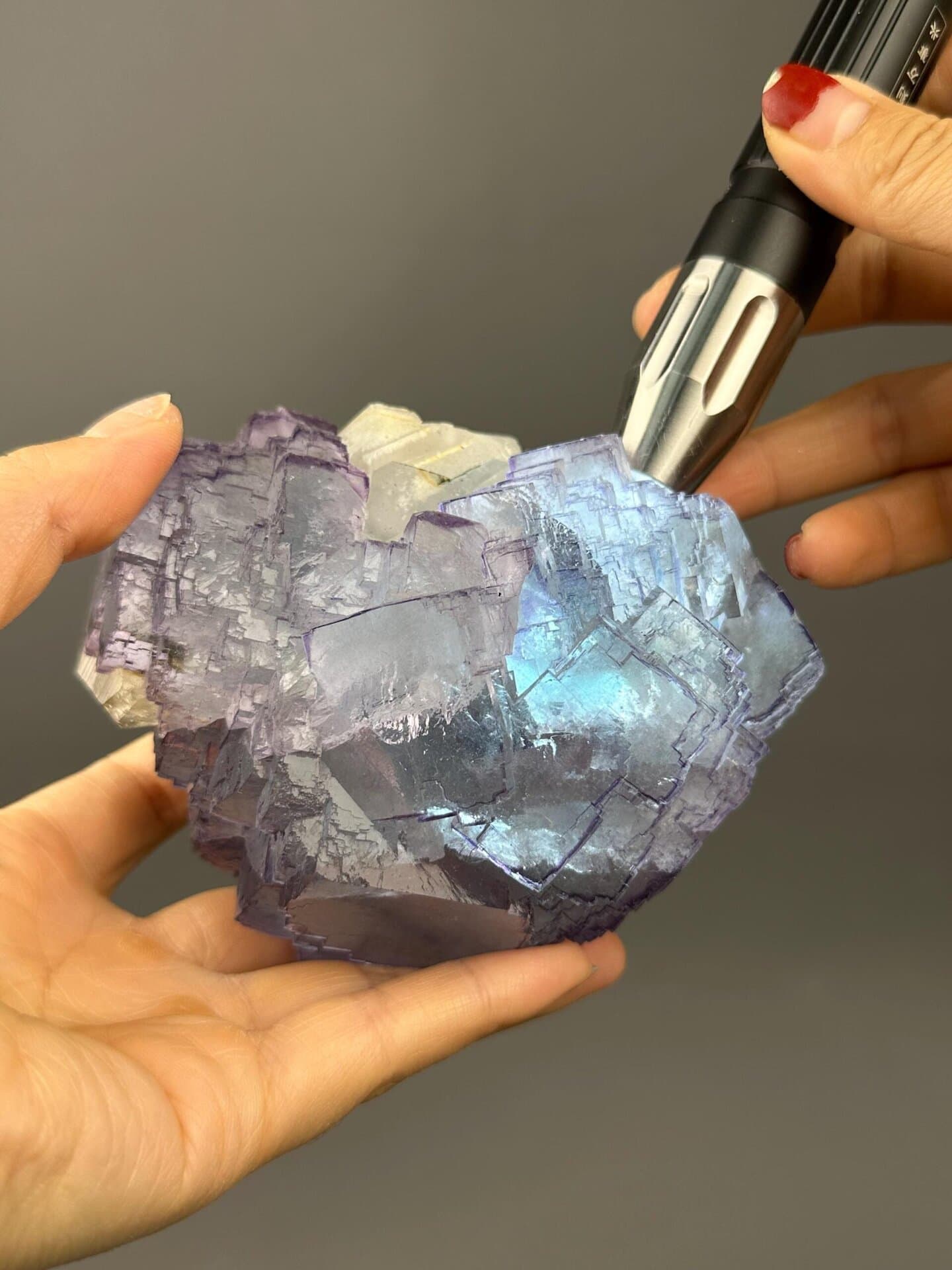Fluorite twin crystal habit and coloration detail