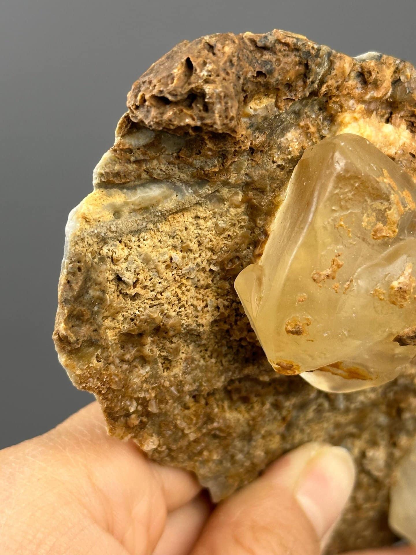 Angled view of interpenetrating twin calcite