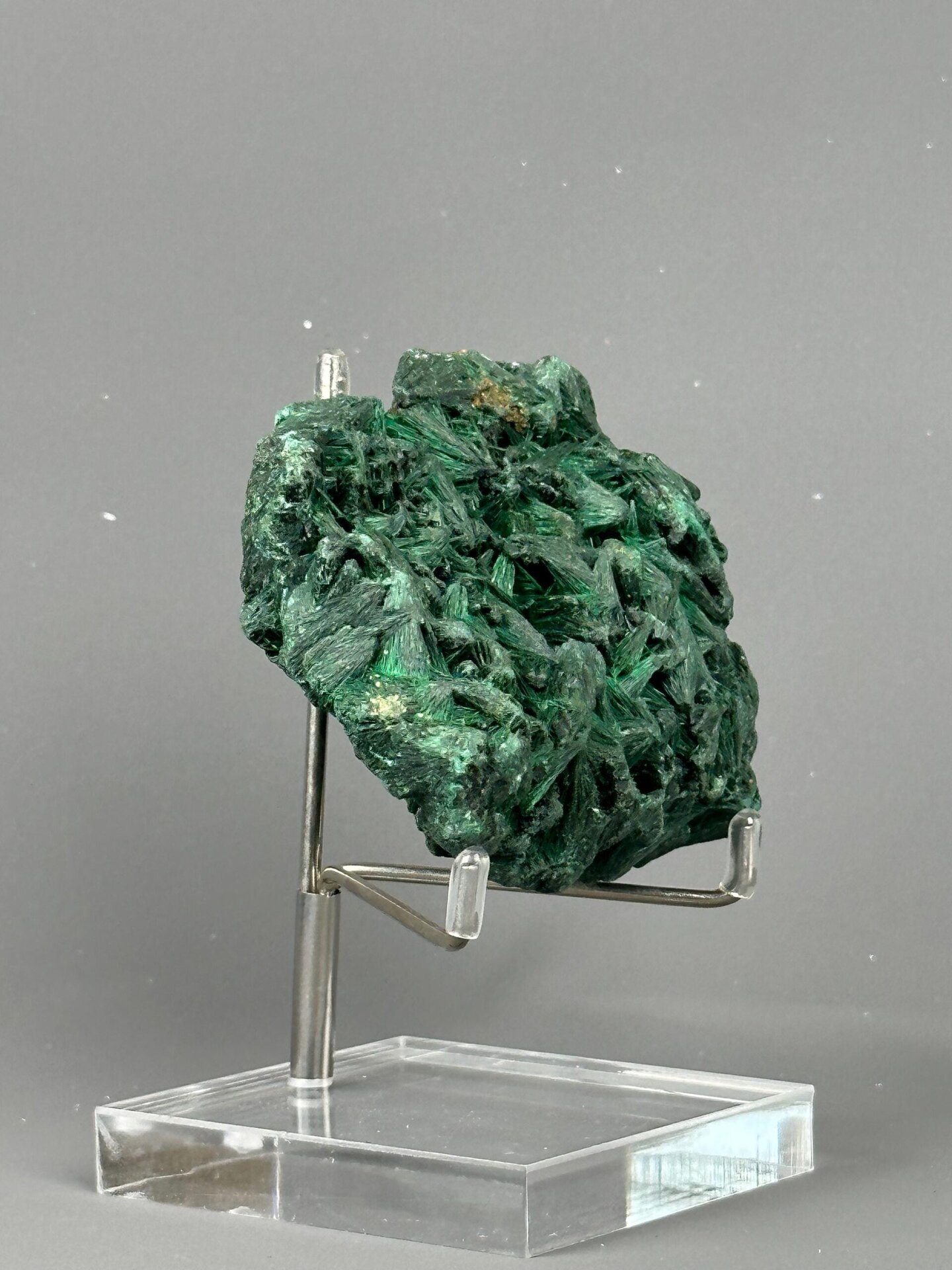 Full view of malachite needle cluster Yangchun