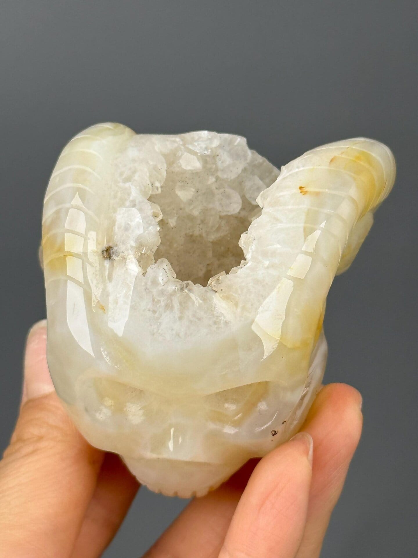 Back view of agate skull carving from Brazil