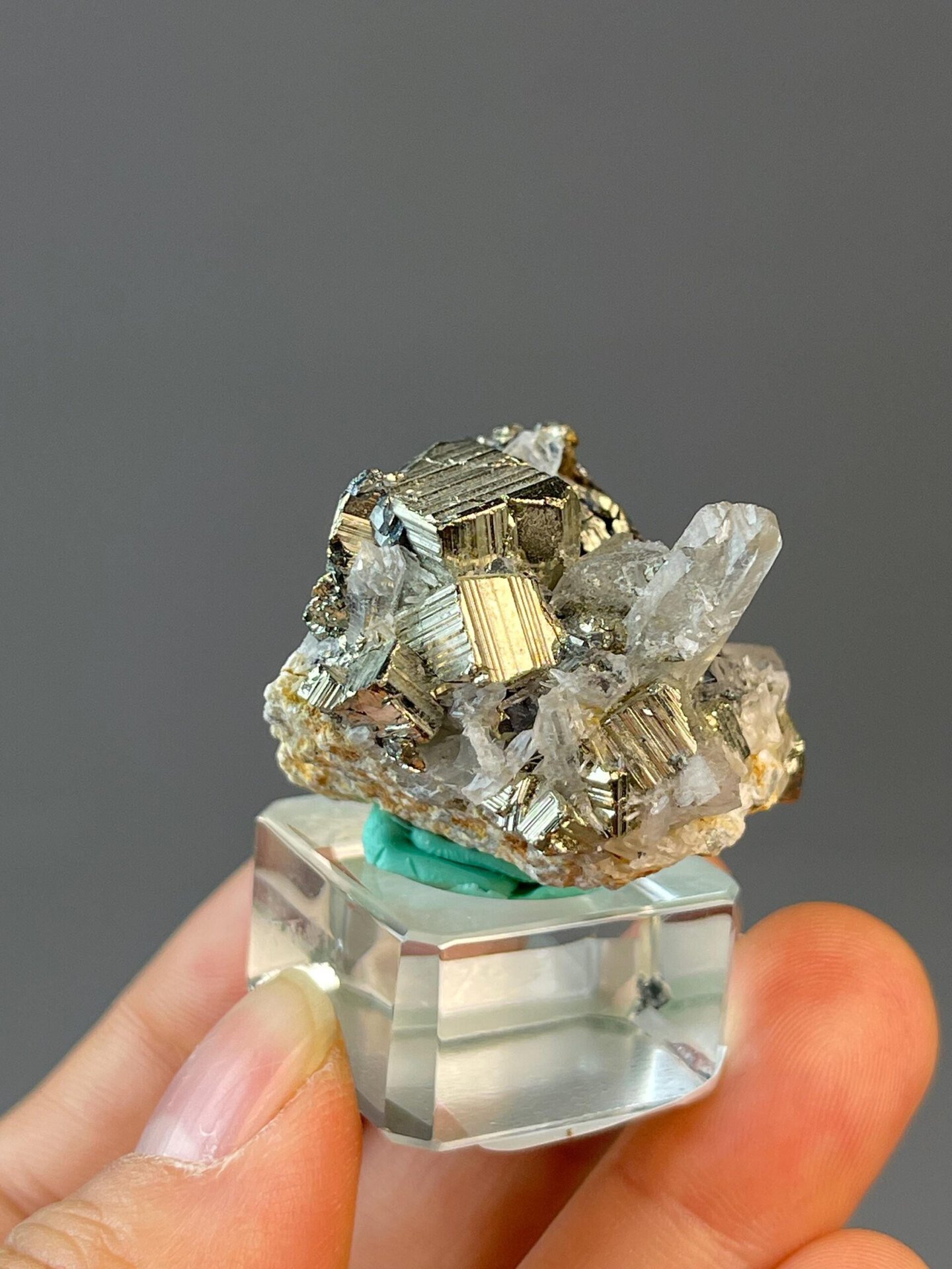 Pyrite columnar crystal measuring 1.4×1.1×1.3 inches
