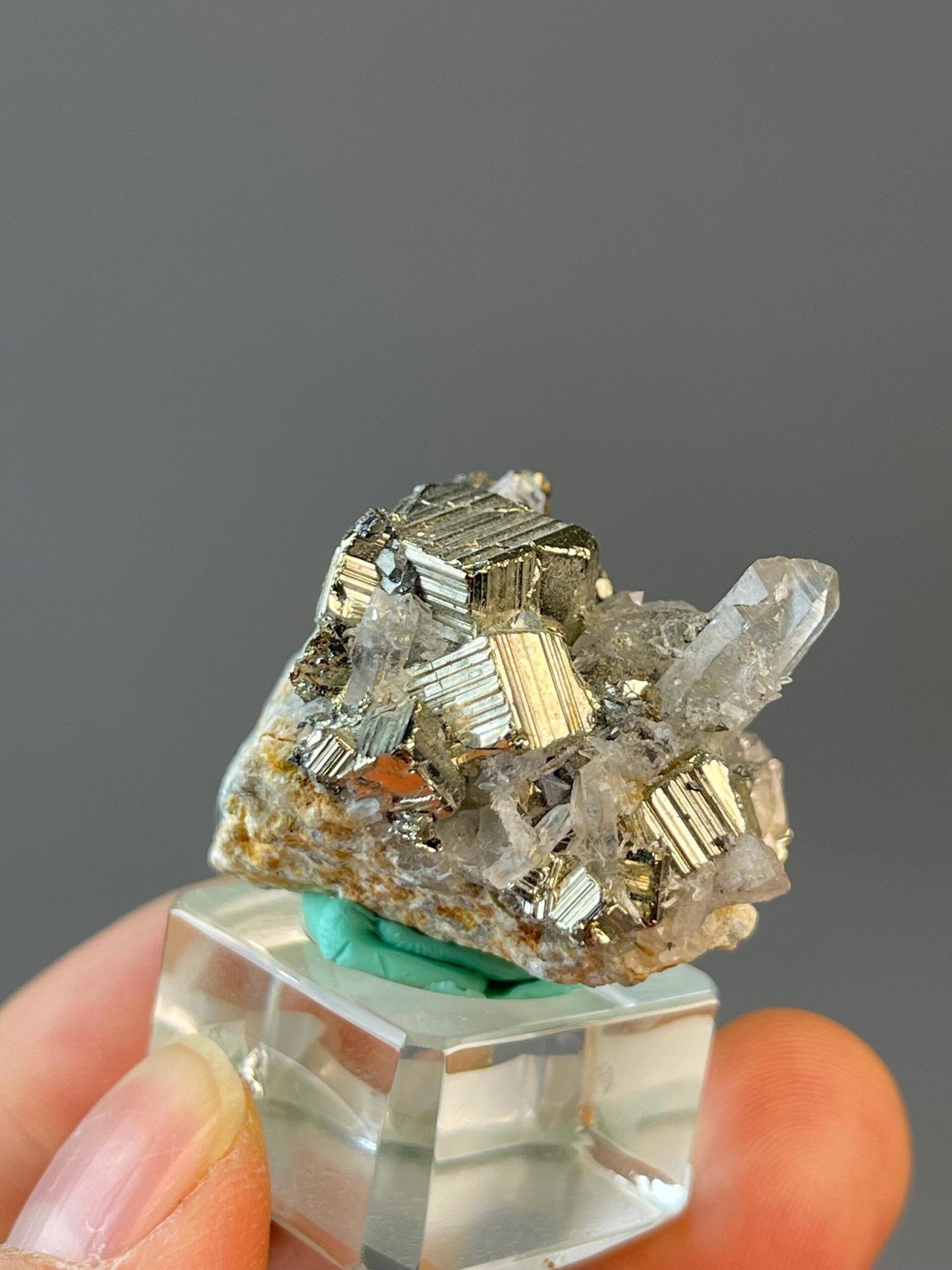 Pyrite with stacked cubic crystals in columnar arrangement