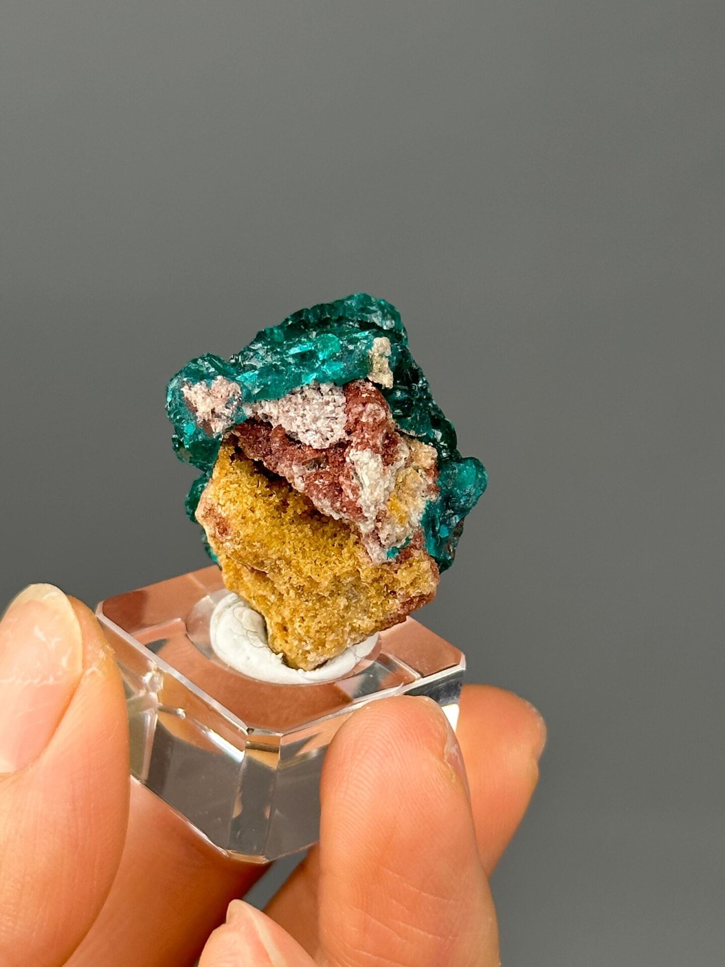 Dioptase Congo scale reference mineral display