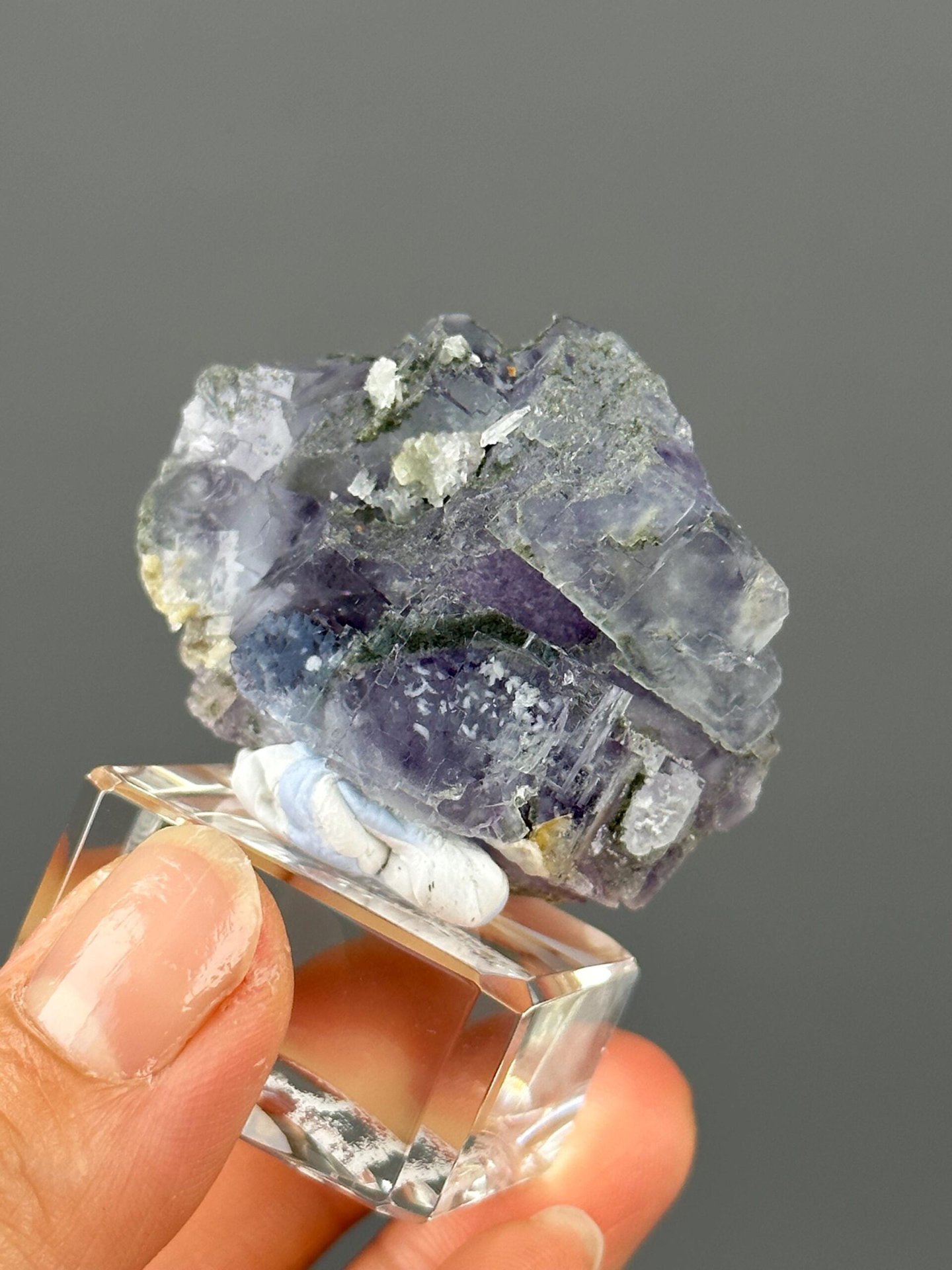 Twinned fluorite crystal junction detail